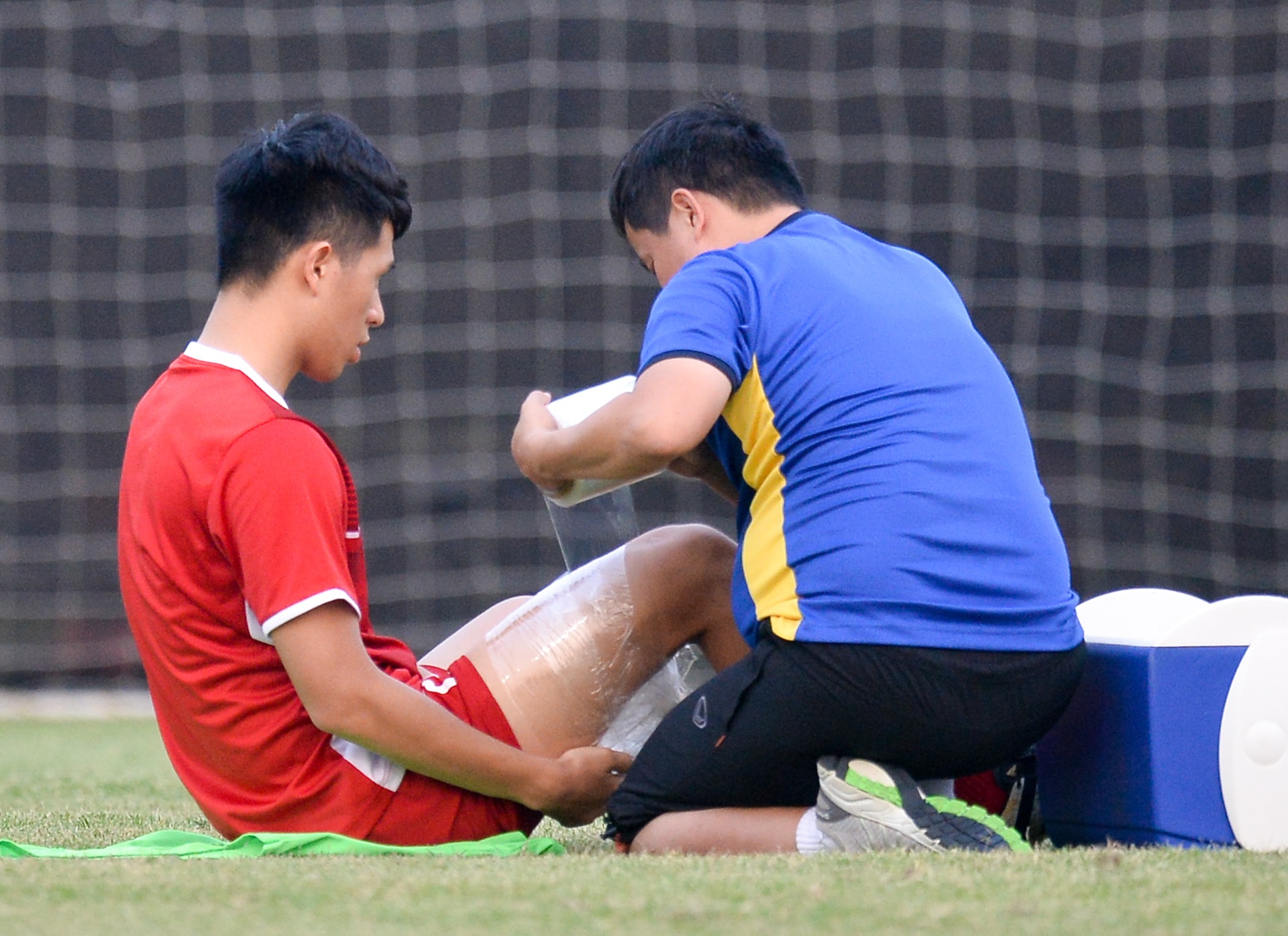 Dinh Trong phai bang bo, di tap tenh truoc tran gap Bahrain hinh anh