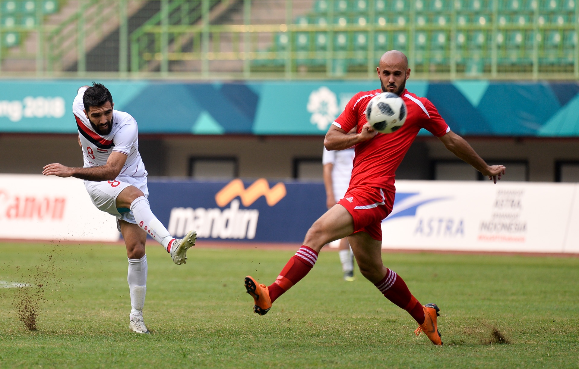 Cau thu Palestine bat khoc anh 2