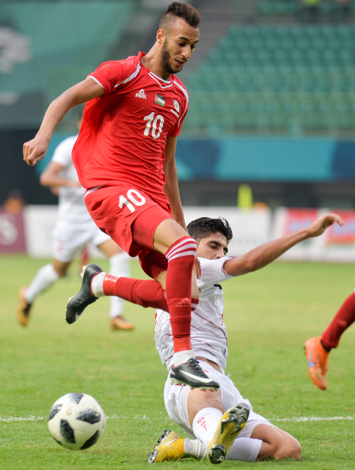 Cau thu Palestine bat khoc anh 7