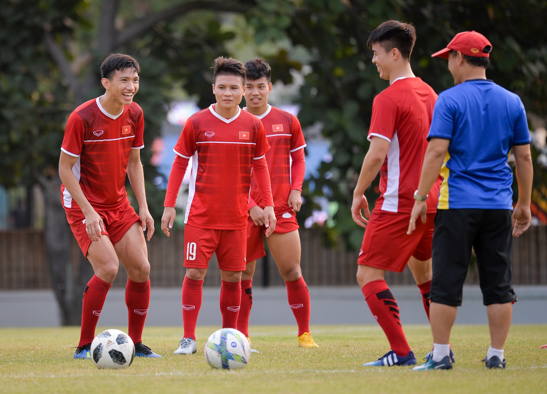 Quang Hai ham doa dong doi anh 10