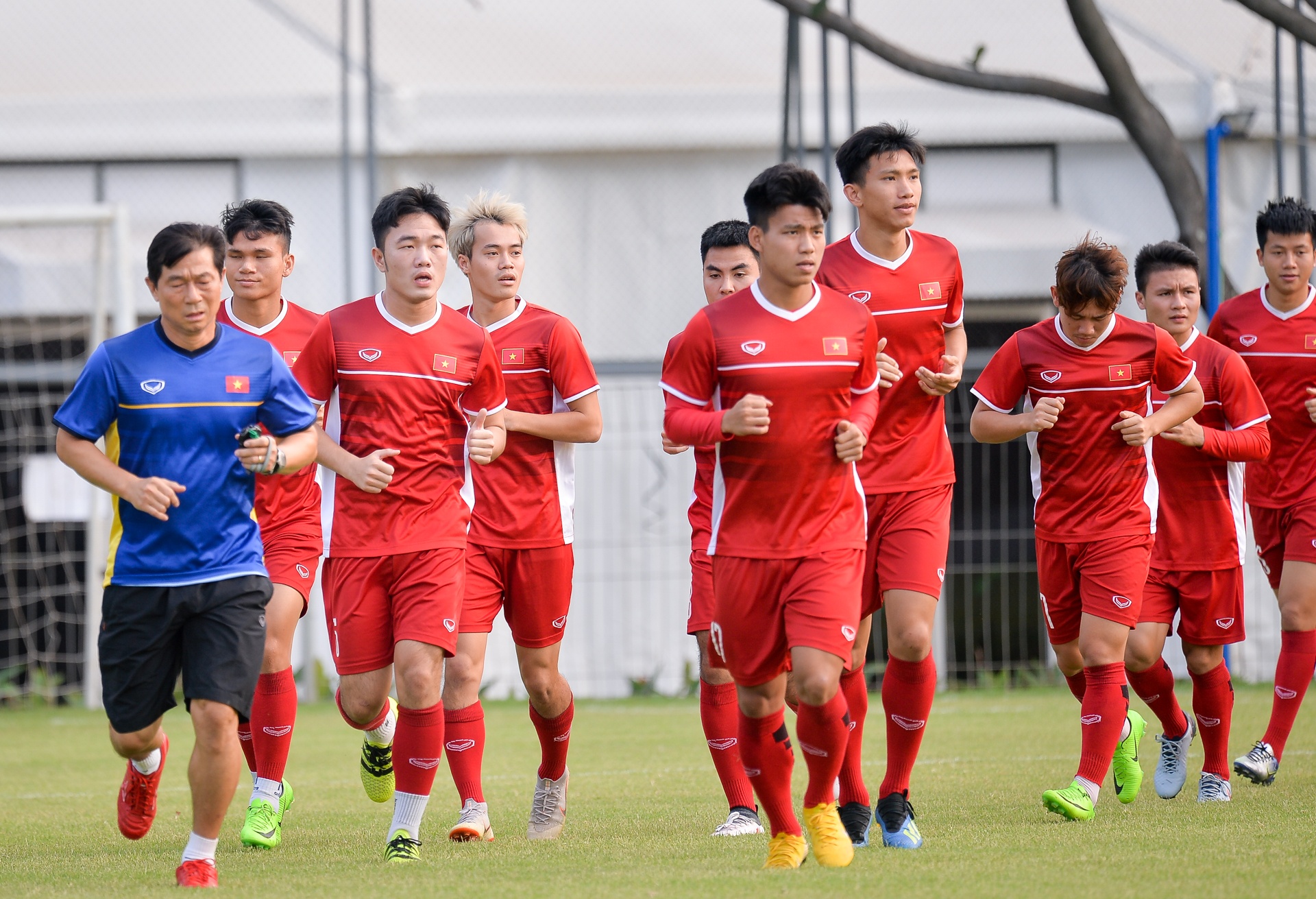 Quang Hai ham doa dong doi anh 1