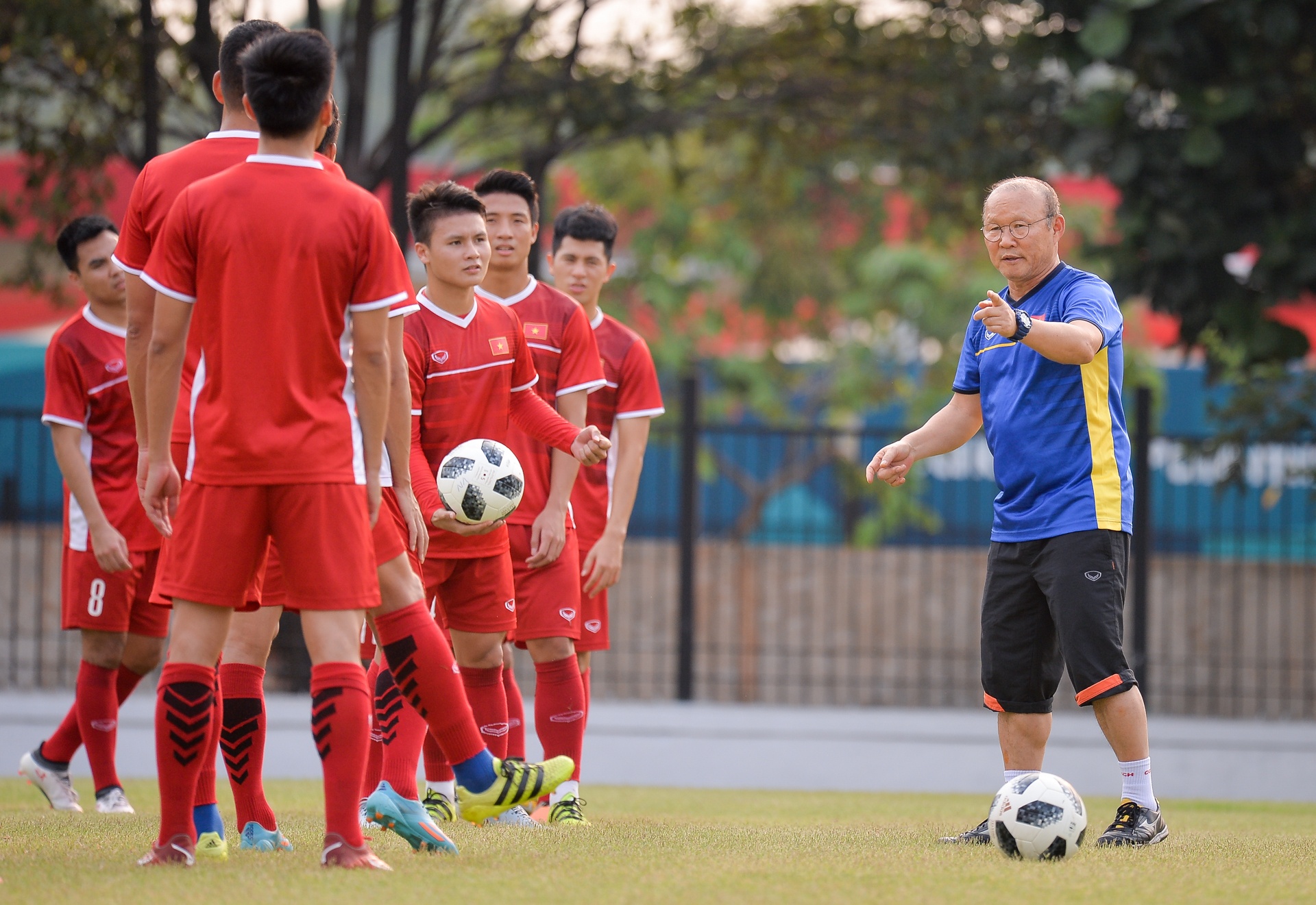 Quang Hai ham doa dong doi anh 4