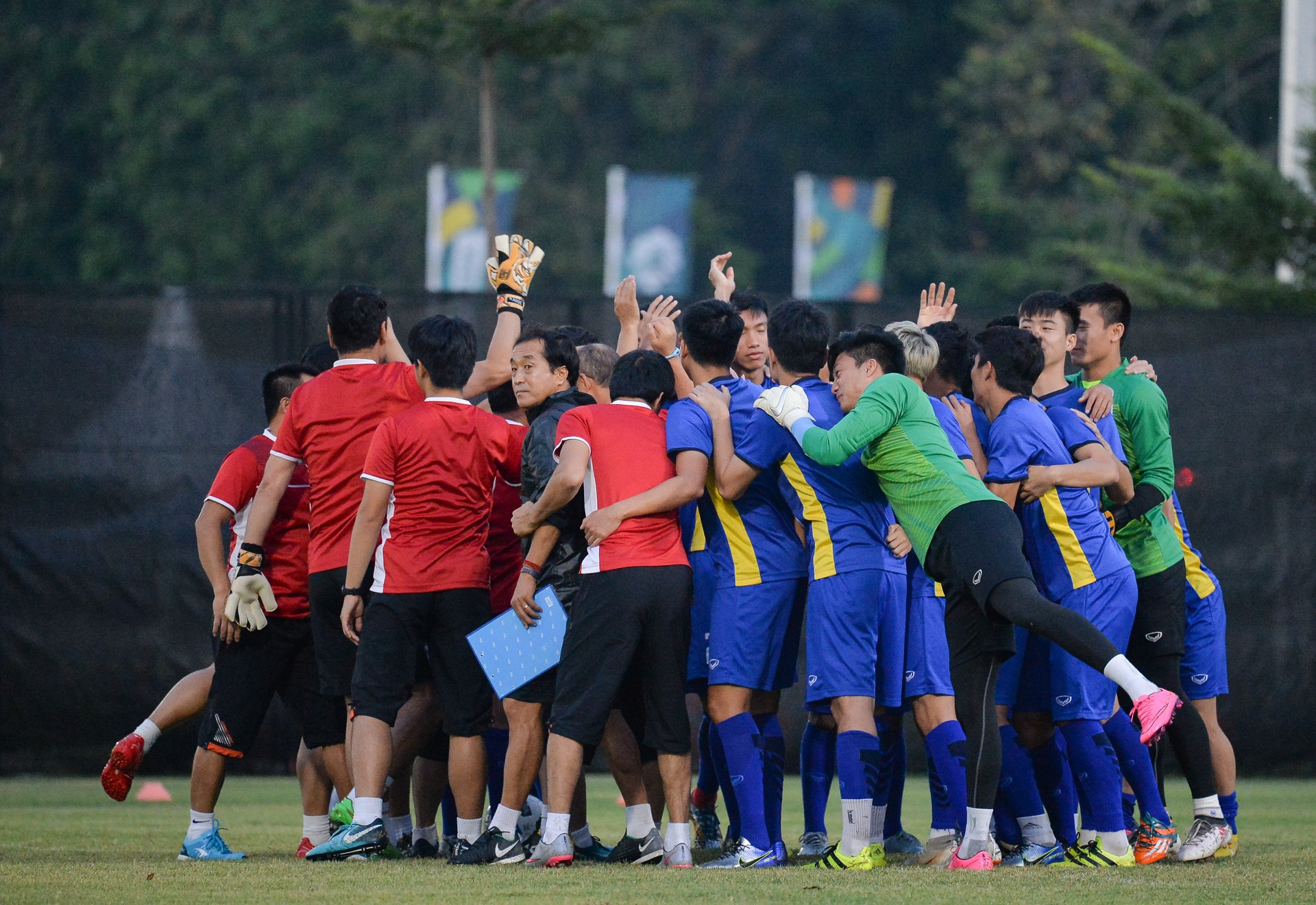Olympic Viet Nam tap danh dau anh 10