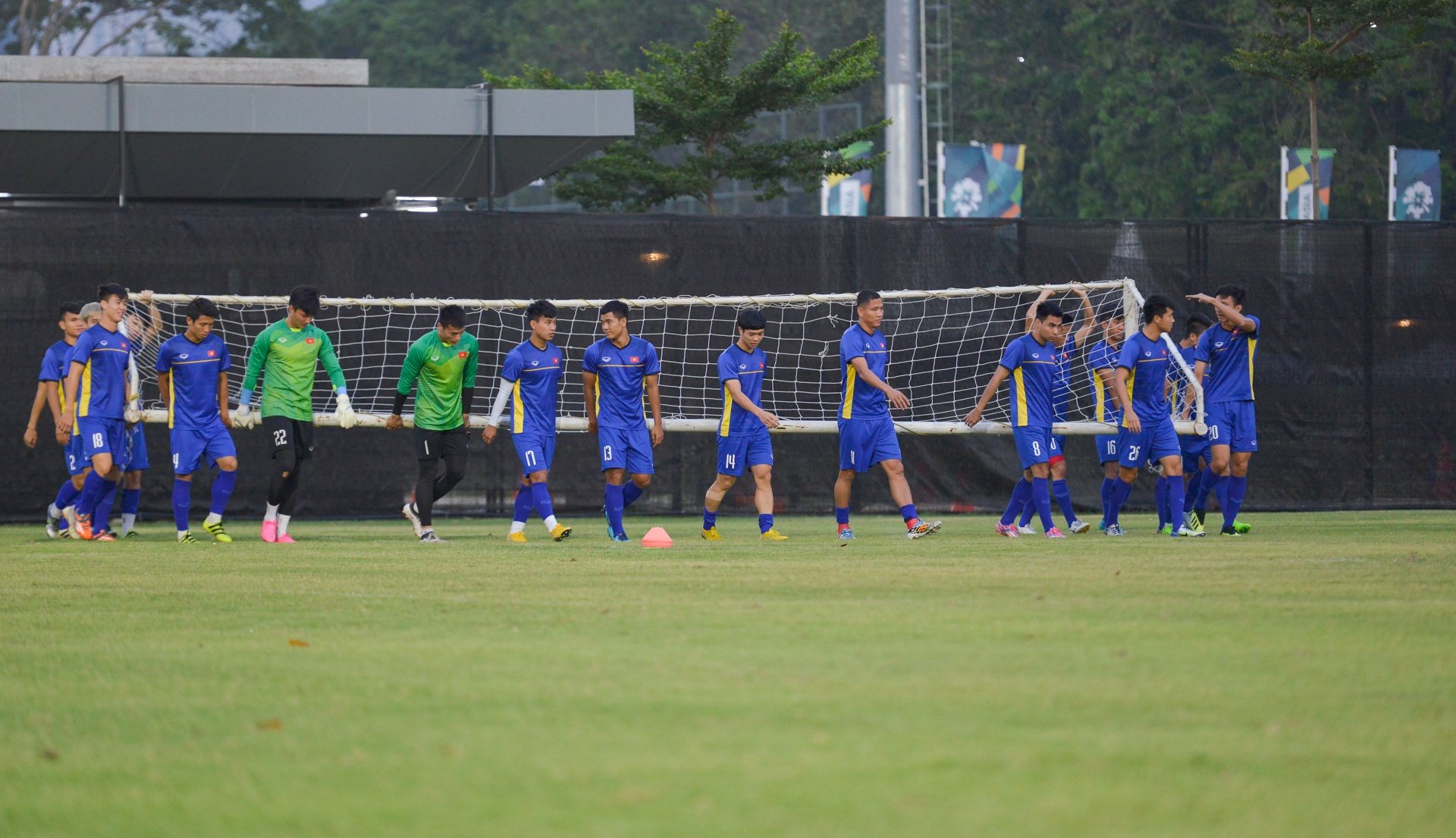 Olympic Viet Nam tap danh dau anh 1