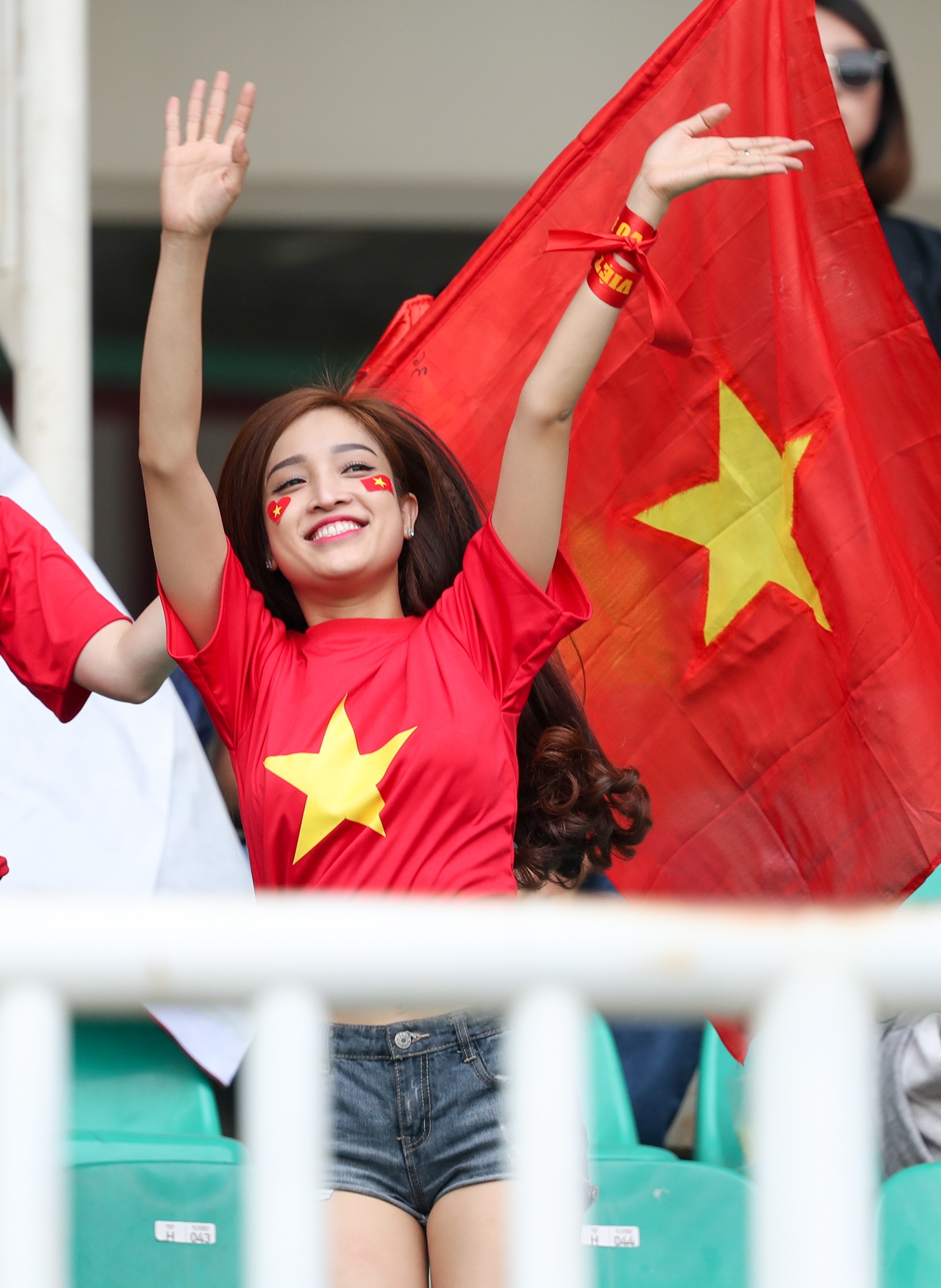 Co dong vien Han Viet do sac anh 5