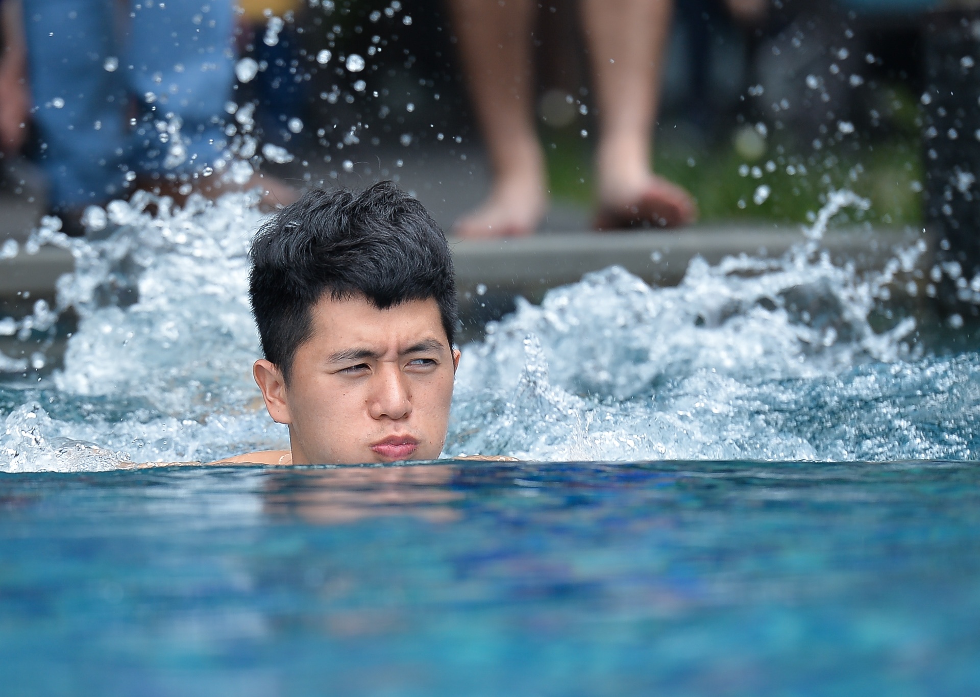 Bui Tien Dung nem tro ly ngon ngu xuong be boi anh 2