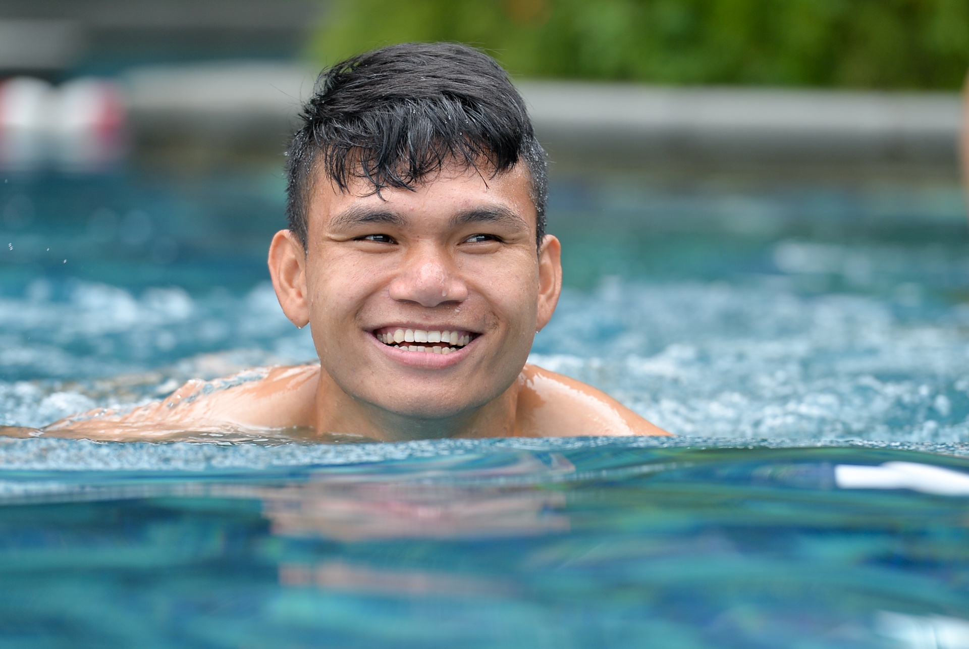 Bui Tien Dung nem tro ly ngon ngu xuong be boi anh 9