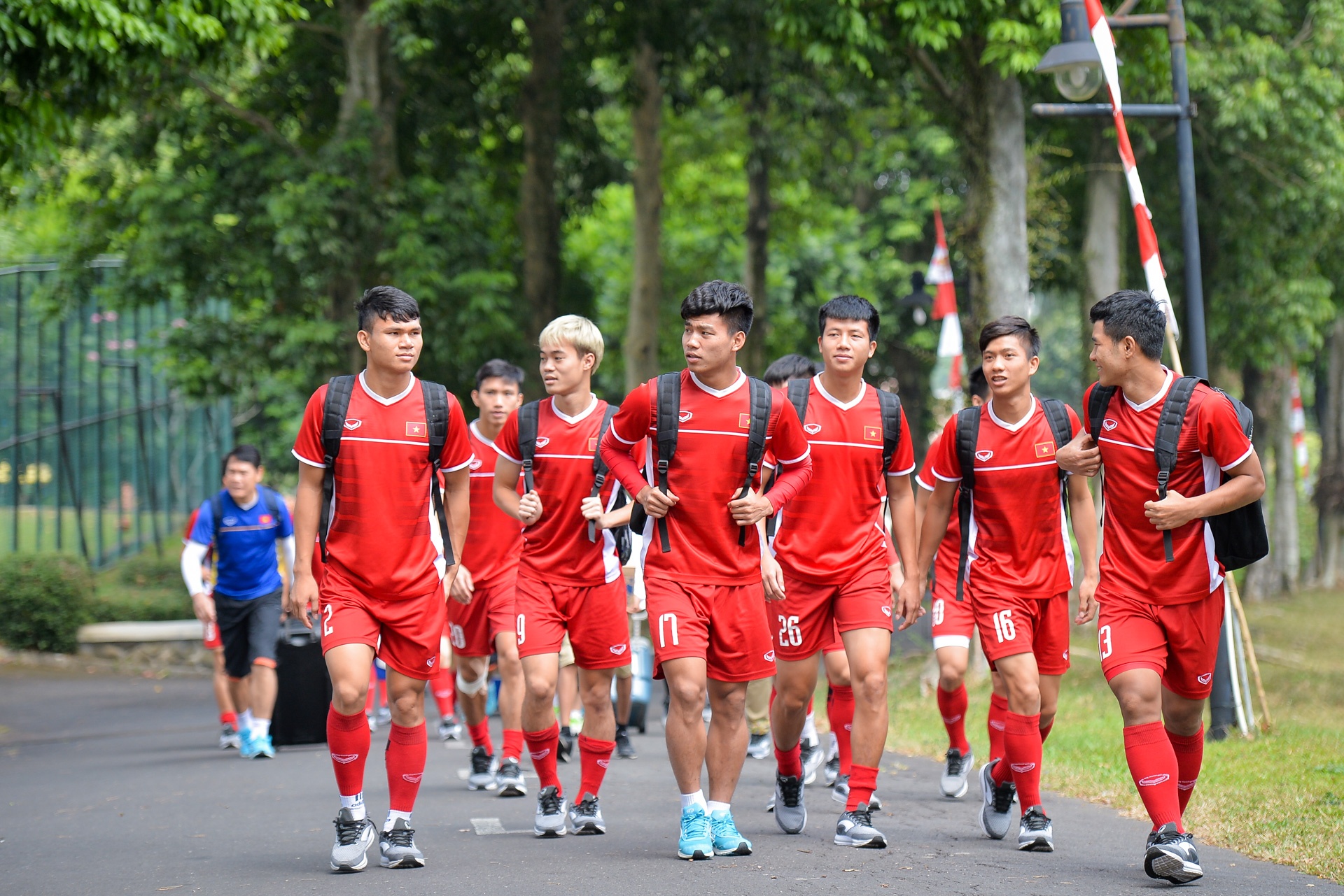 Hoc sinh Indoensia co vu Olympic Viet Nam anh 1