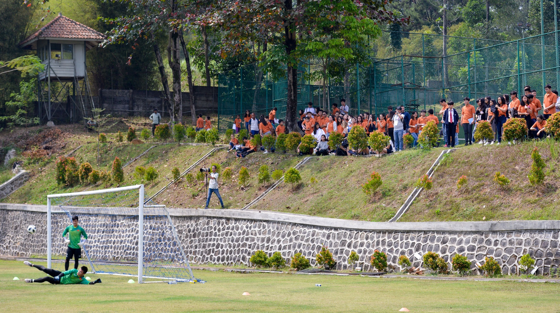 Hoc sinh Indoensia co vu Olympic Viet Nam anh 2