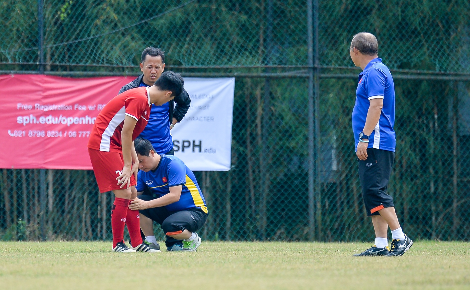 Hoc sinh Indoensia co vu Olympic Viet Nam anh 8