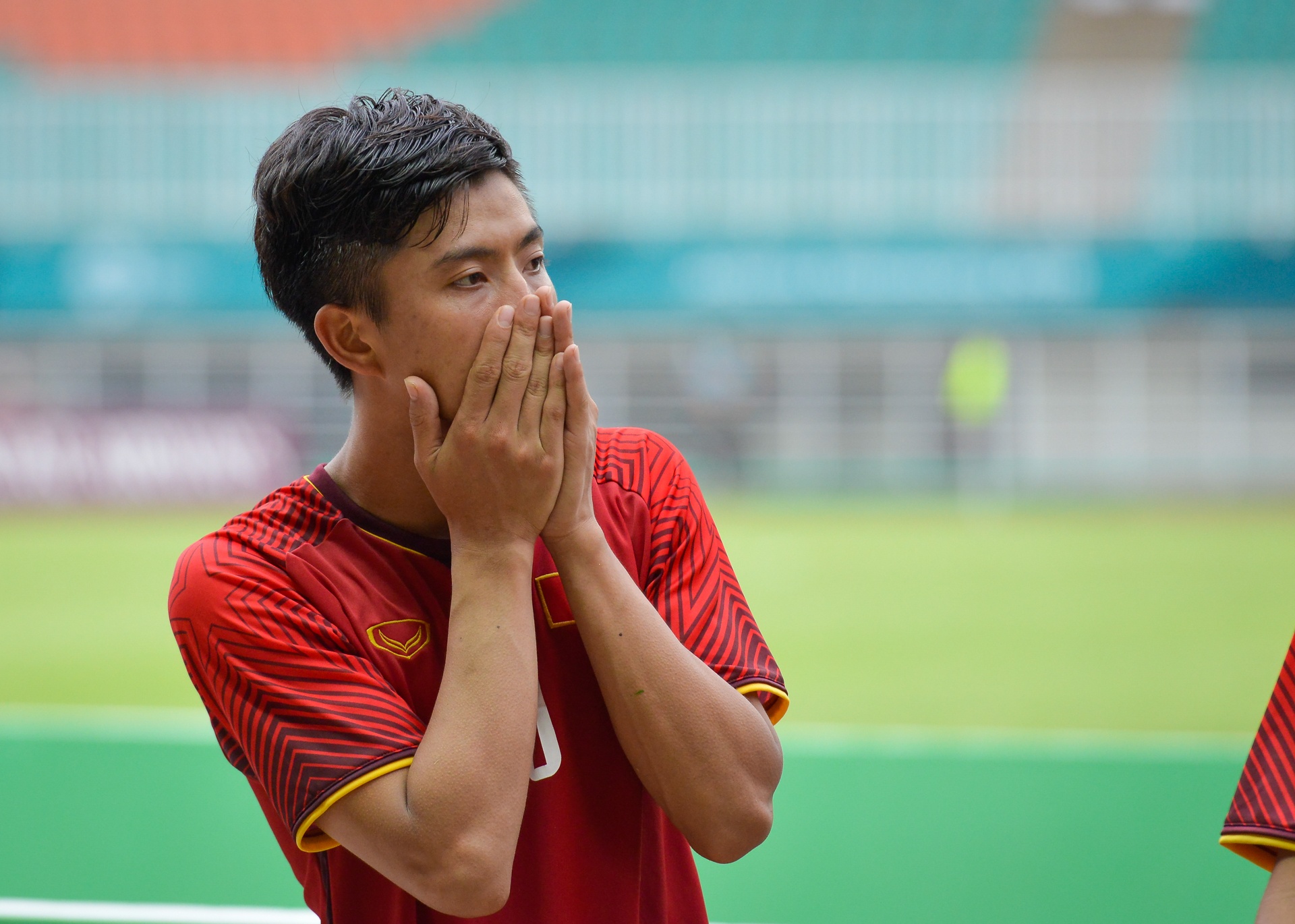 Minh Vuong gat nuoc mat anh 9