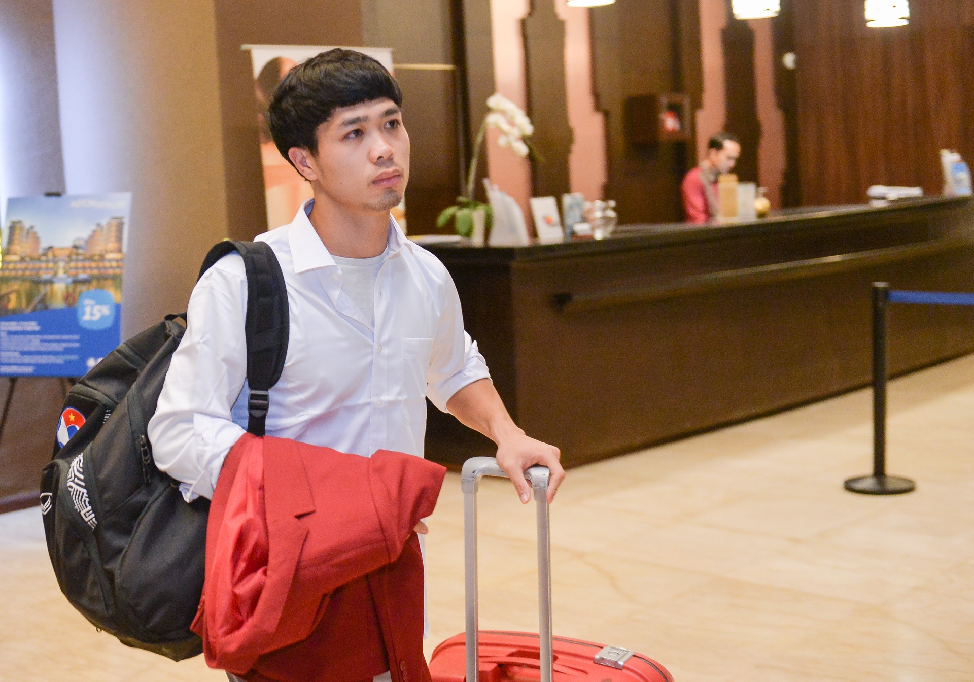 Van Hau tuoi cuoi roi khach san ve Viet Nam anh 2