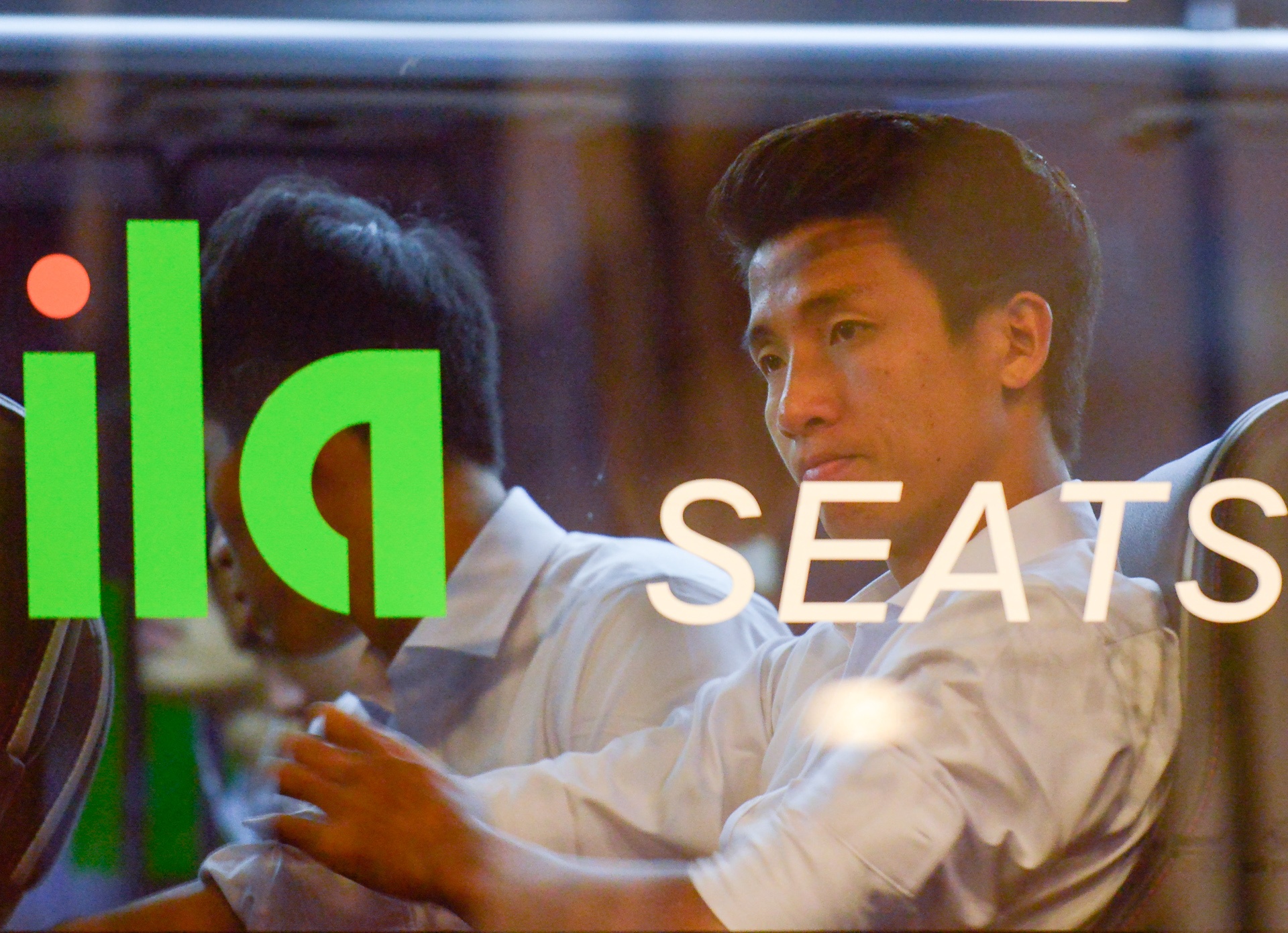 Van Hau tuoi cuoi roi khach san ve Viet Nam anh 6