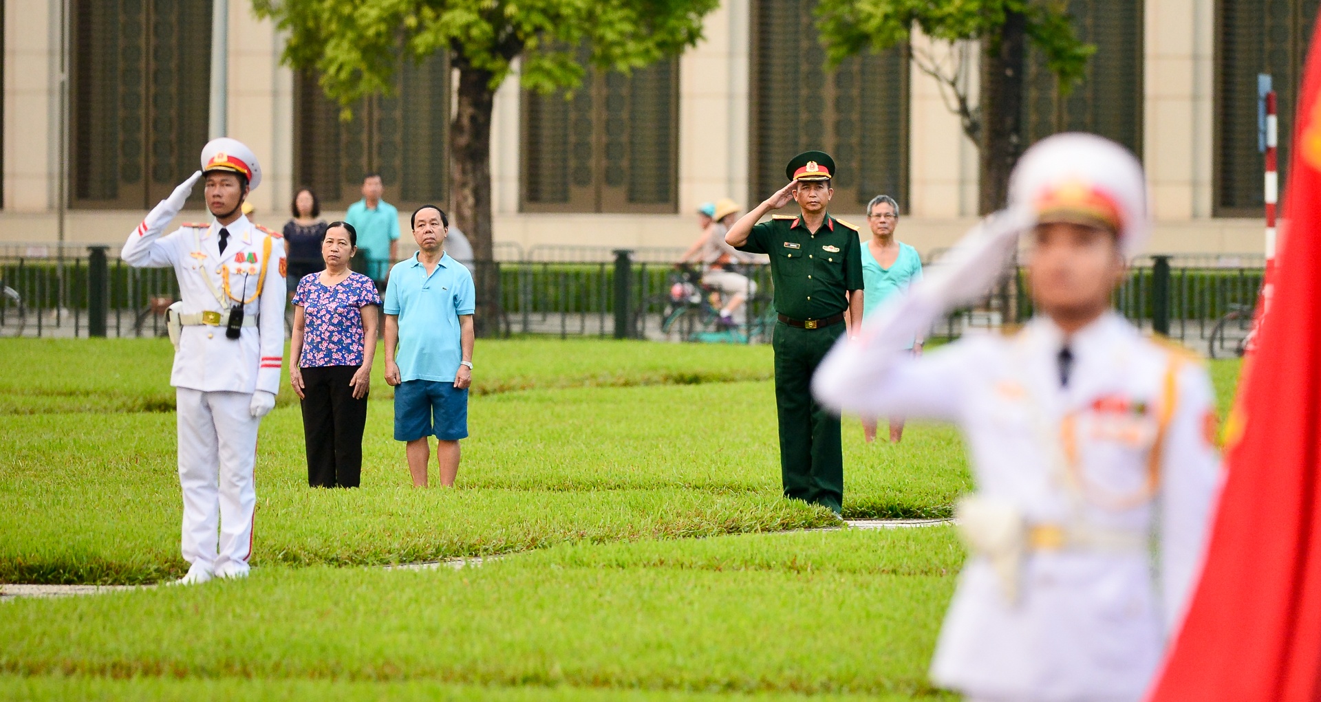 Lễ thượng cờ rủ quốc tang Chủ tịch nước ảnh 4 Le thuong co ru quoc tang Chu tich nuoc anh 4