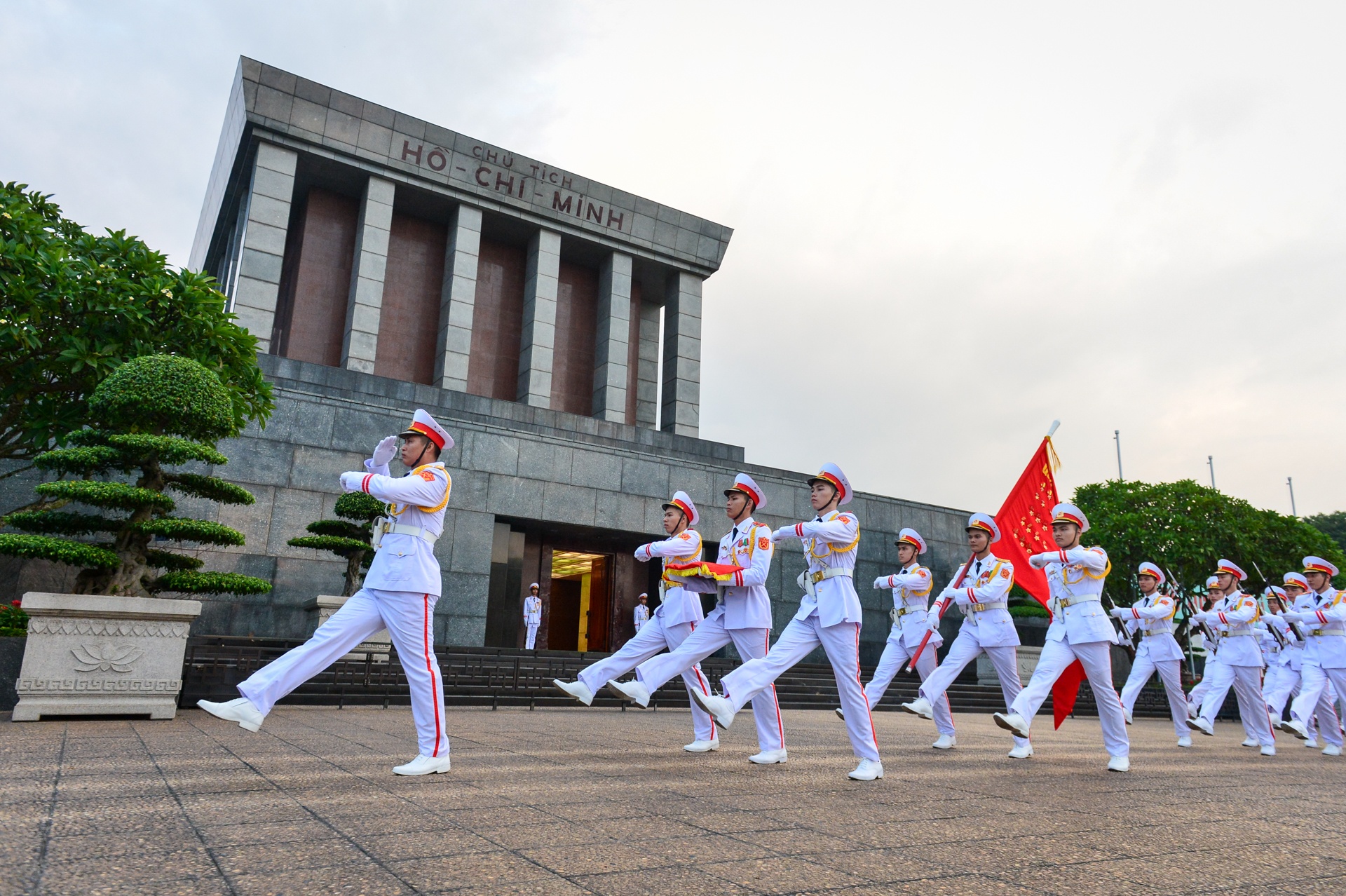 Lễ thượng cờ rủ quốc tang Chủ tịch nước ảnh 6 Le thuong co ru quoc tang Chu tich nuoc anh 6
