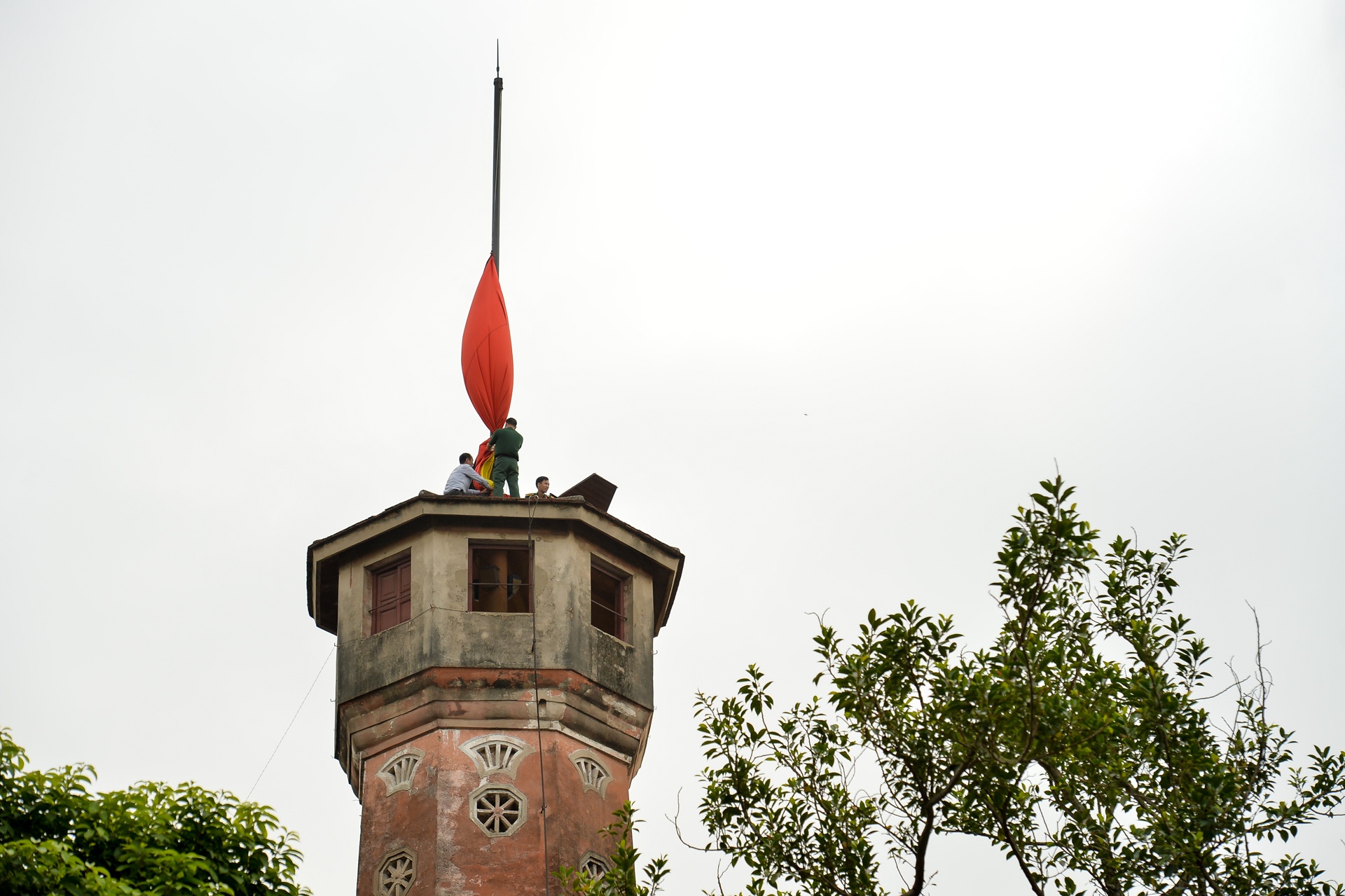 Lễ thượng cờ rủ quốc tang Chủ tịch nước ảnh 7 Le thuong co ru quoc tang Chu tich nuoc anh 7