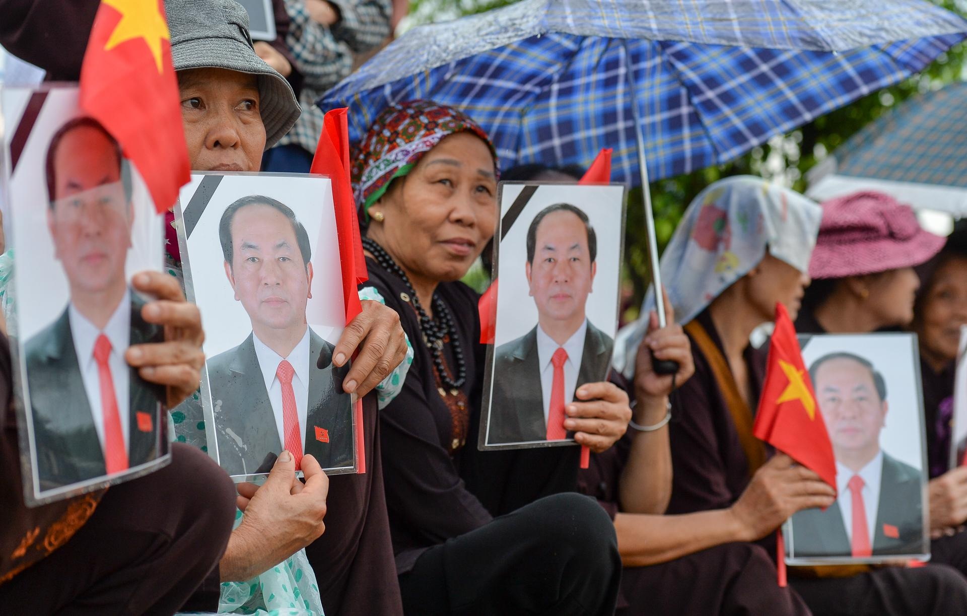 Nguoi dan que nha don Chu tich nuoc Tran Dai Quang ve dat me hinh anh