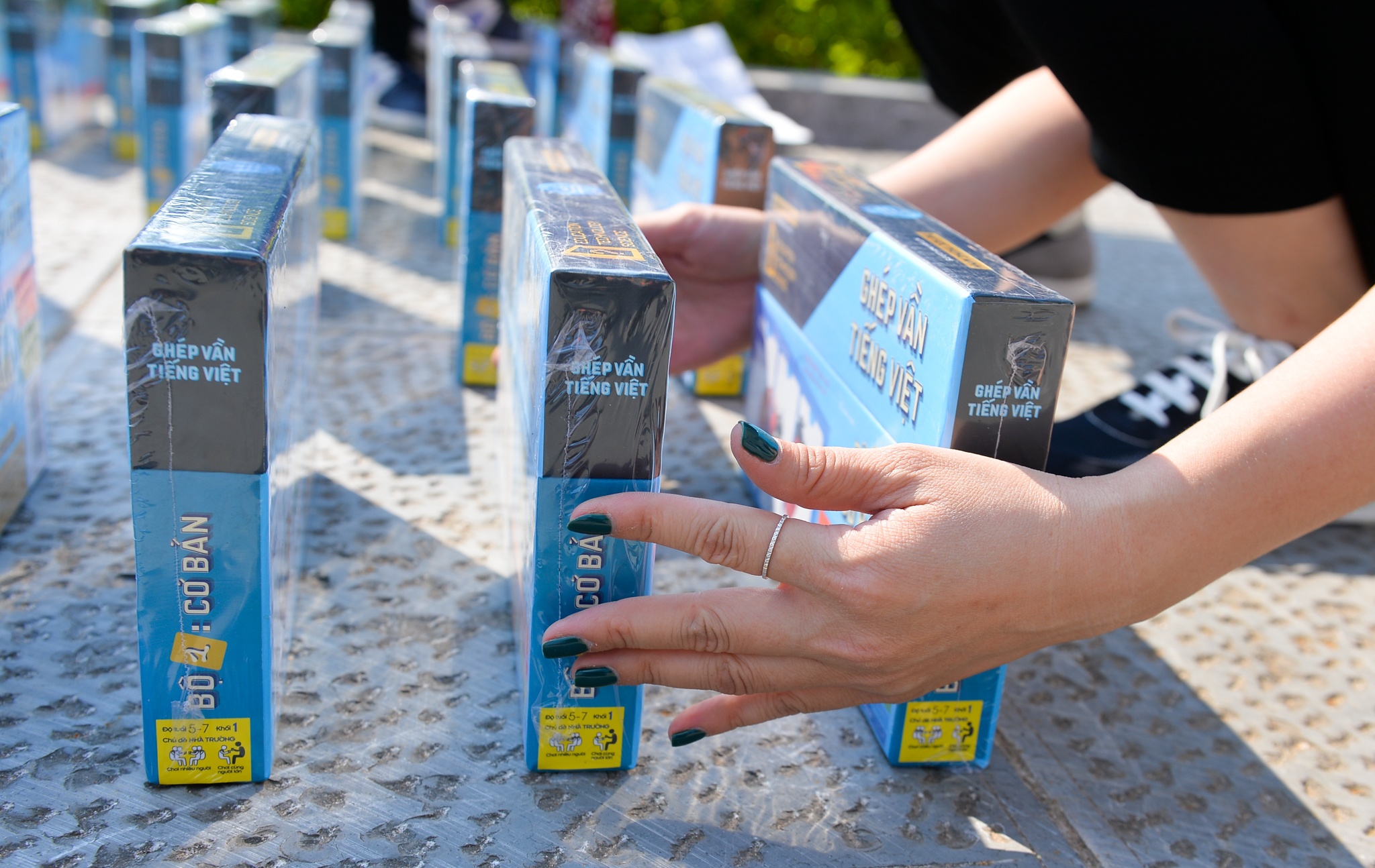 domino tu 3000 cuon sach anh 3