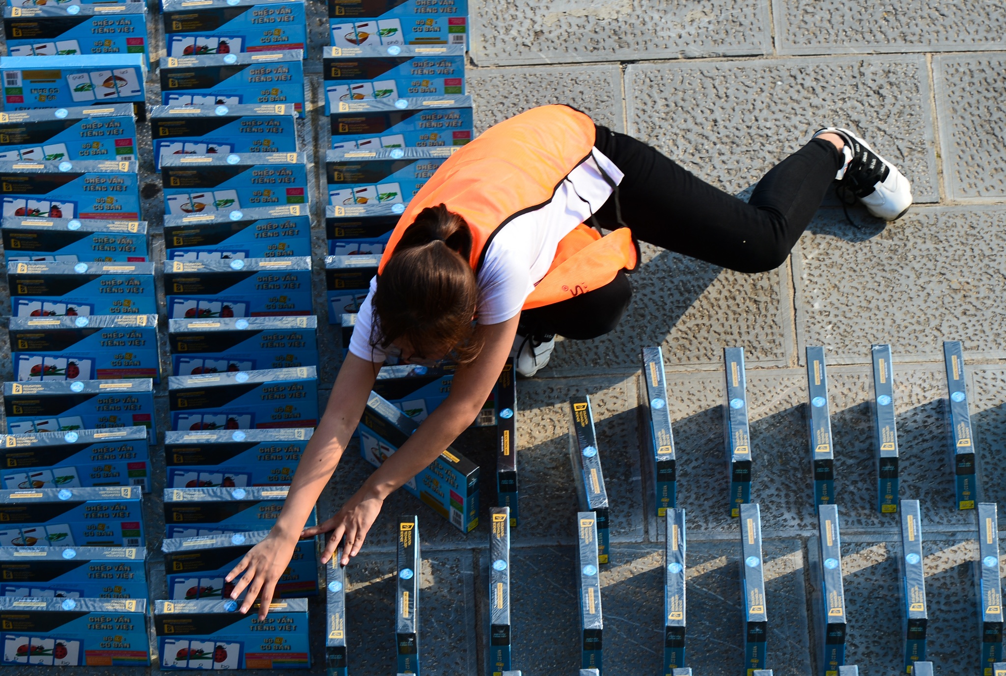 domino tu 3000 cuon sach anh 4