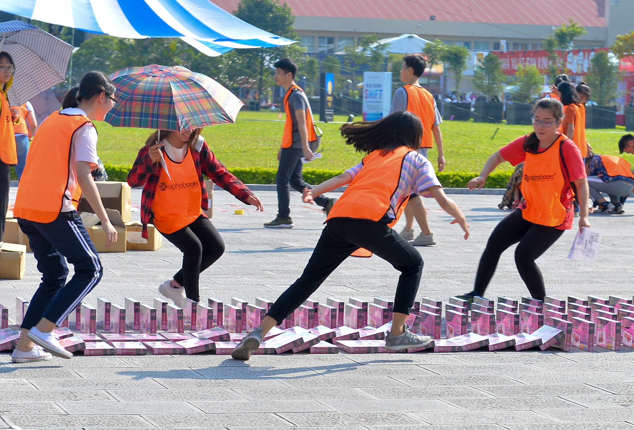 domino tu 3000 cuon sach anh 7