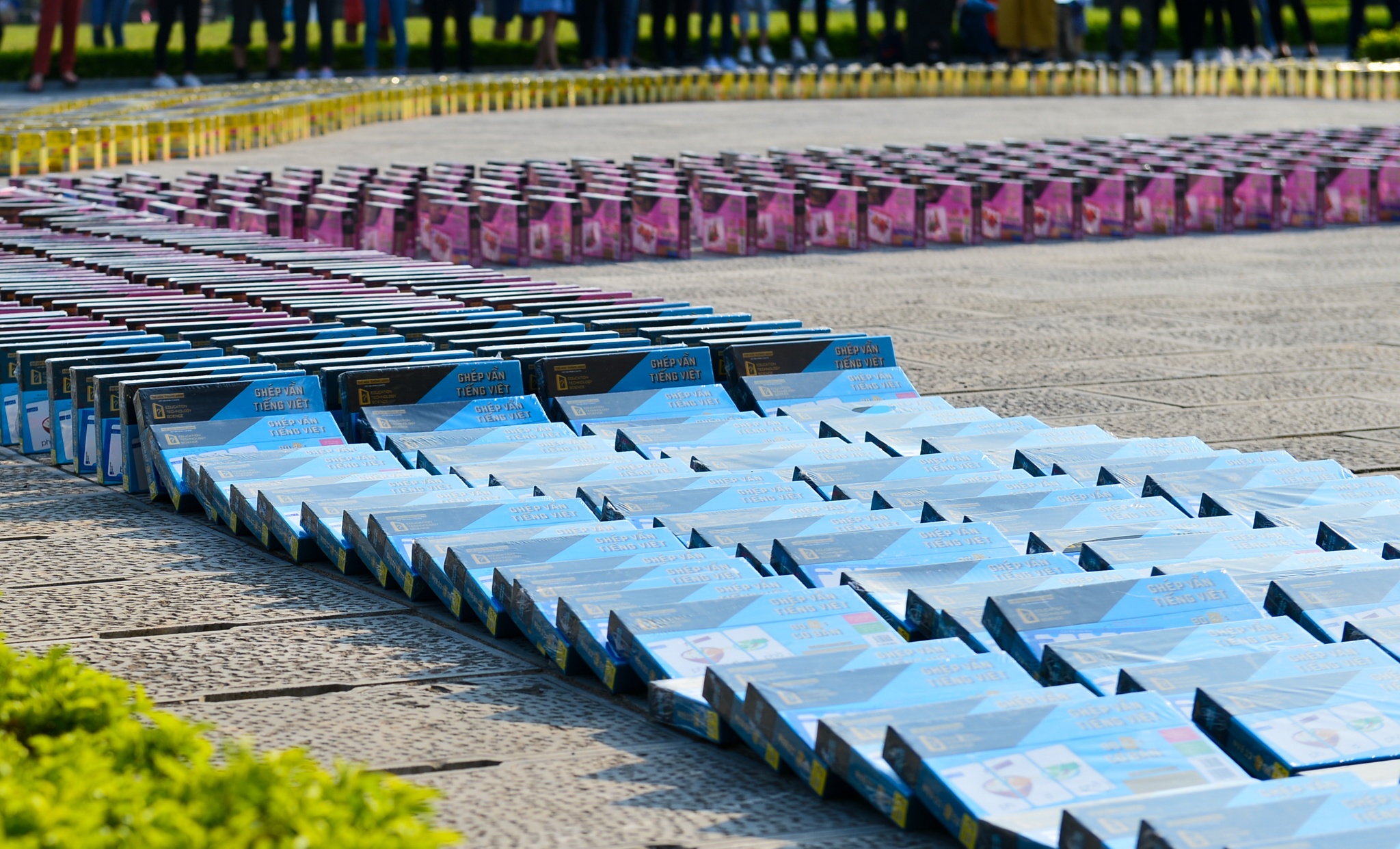 domino tu 3000 cuon sach anh 9