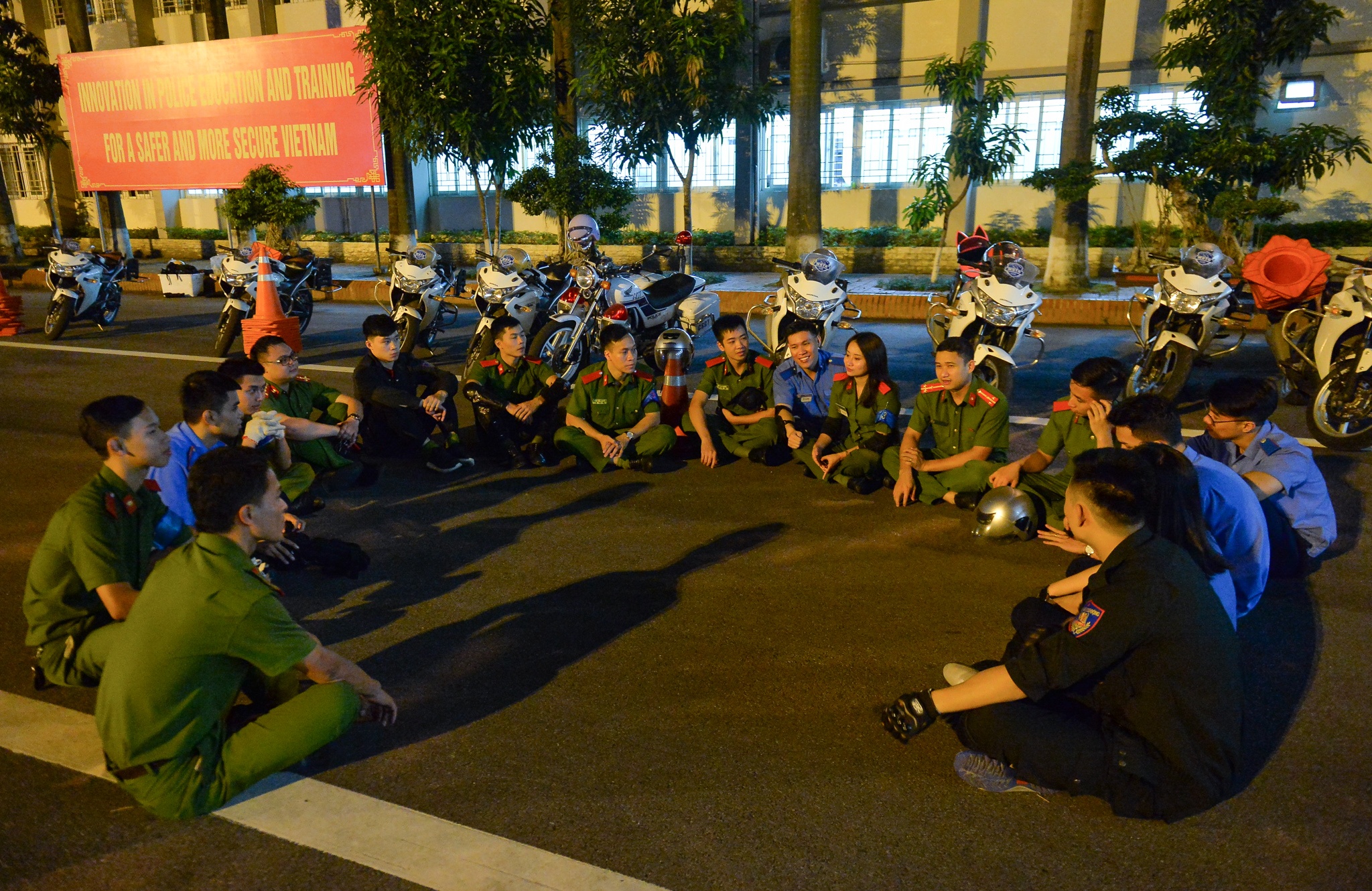 nu canh sat tuong lai lai xe phan khoi lon anh 12