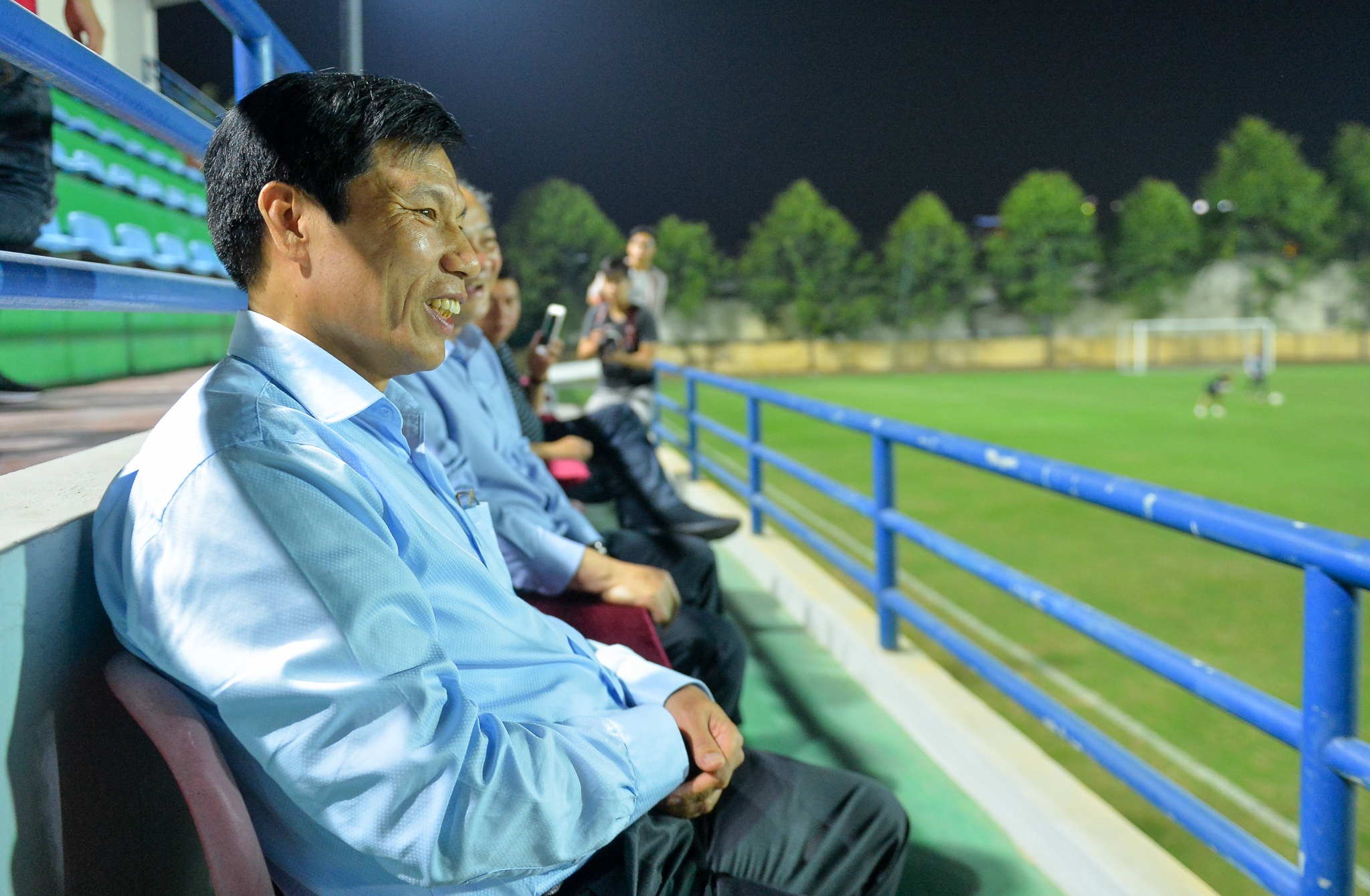 Bo truong Thien den tham doi tuyen Viet Nam anh 2