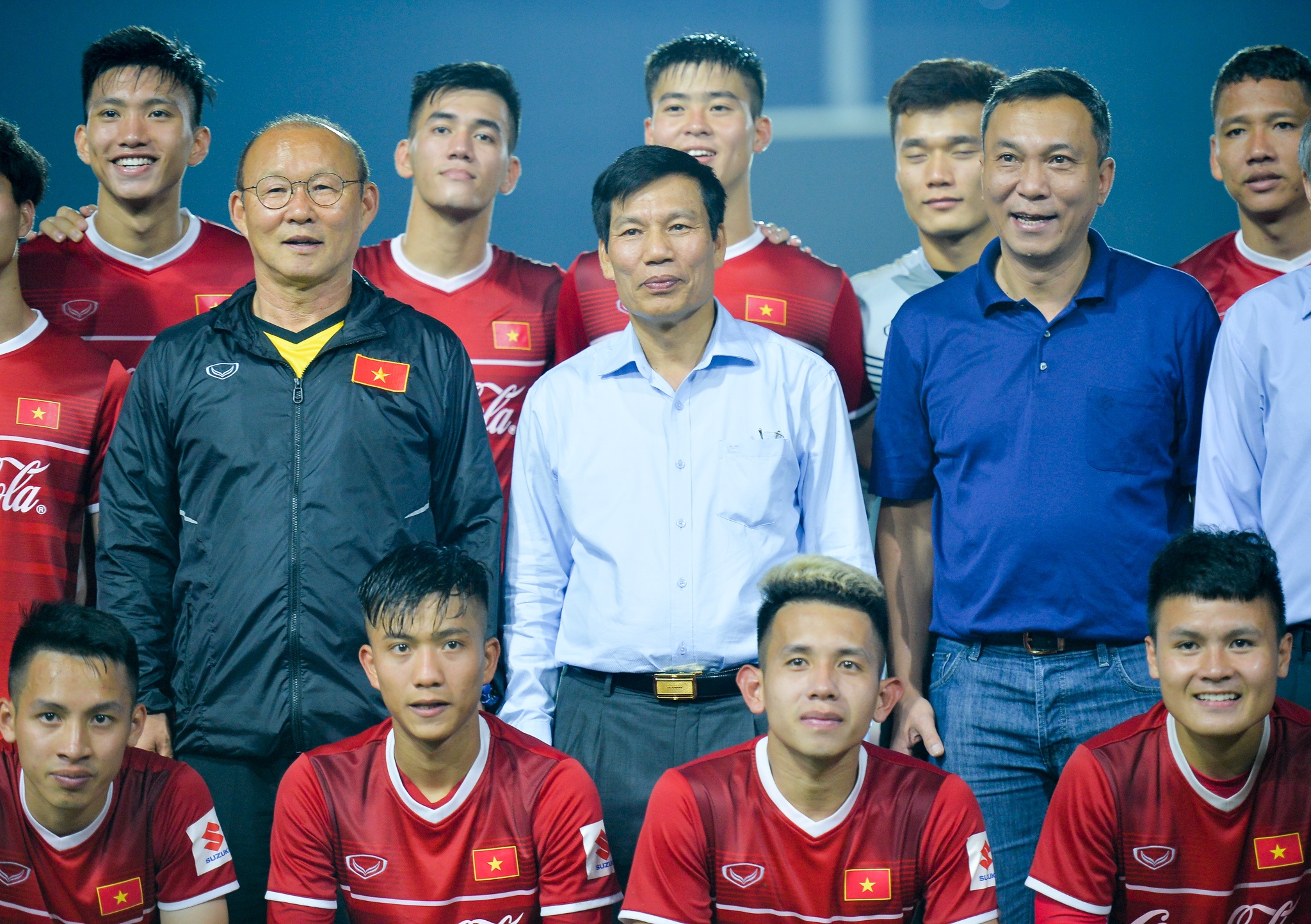 Bo truong Thien den tham doi tuyen Viet Nam anh 5