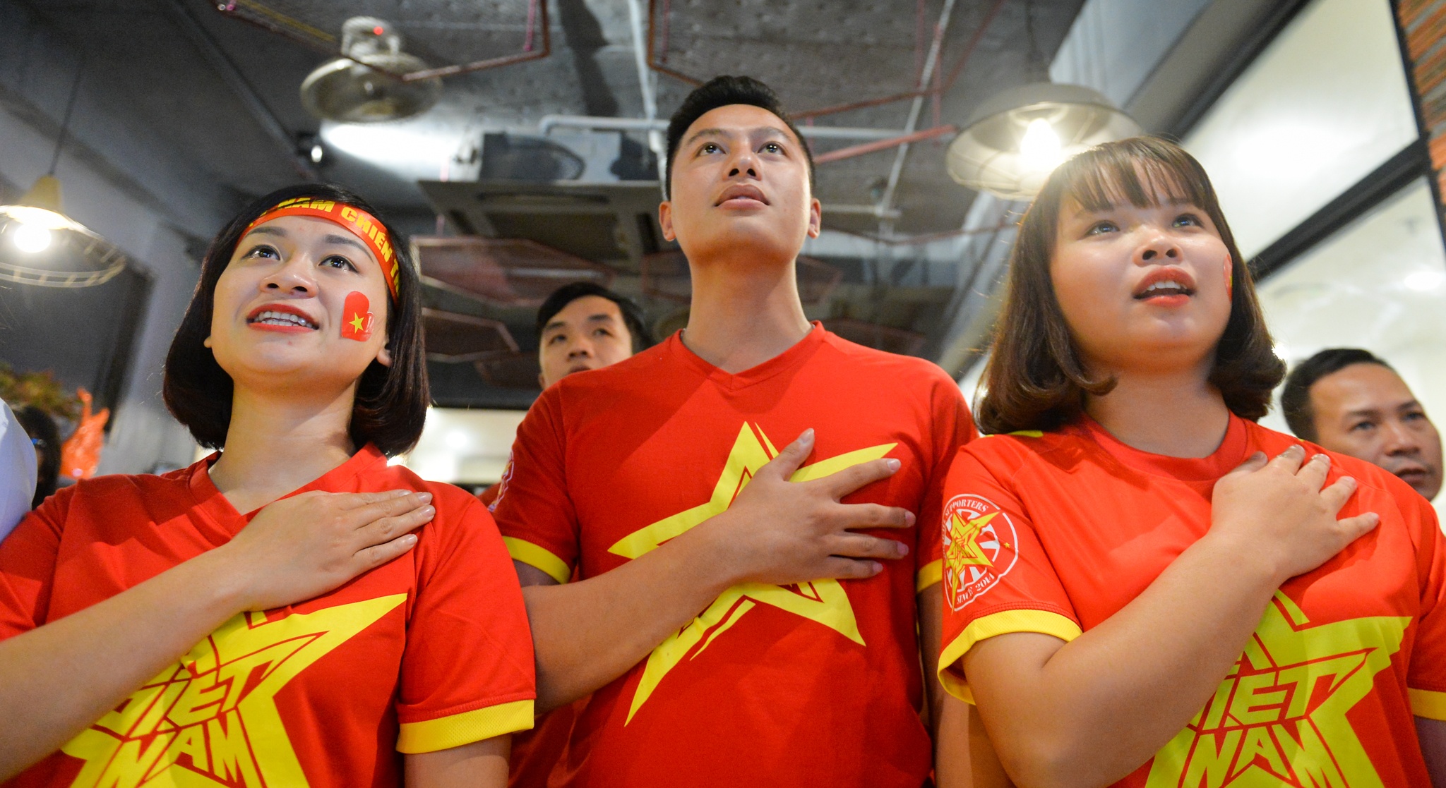 Co dong vien an mung chien thang 3 sao anh 2