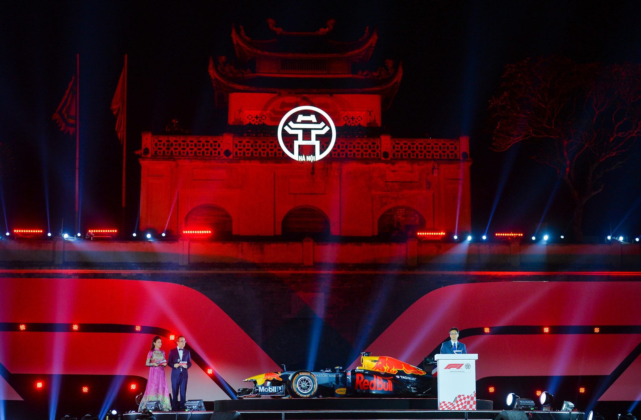 Xe dua cong thuc mot xuat hien o hoang thanh thang long anh 4