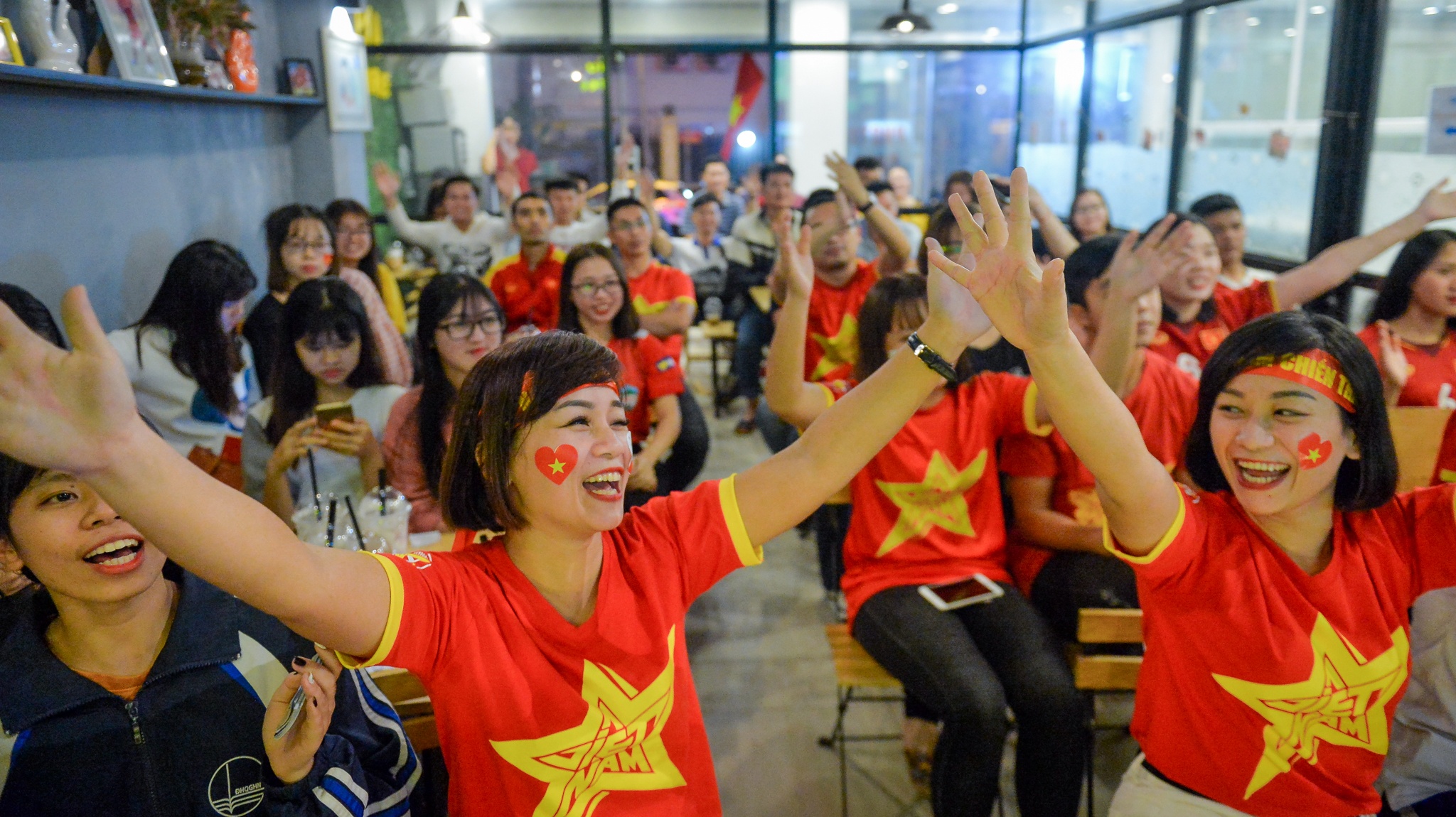 Co dong vien an mung chien thang 3 sao anh 5