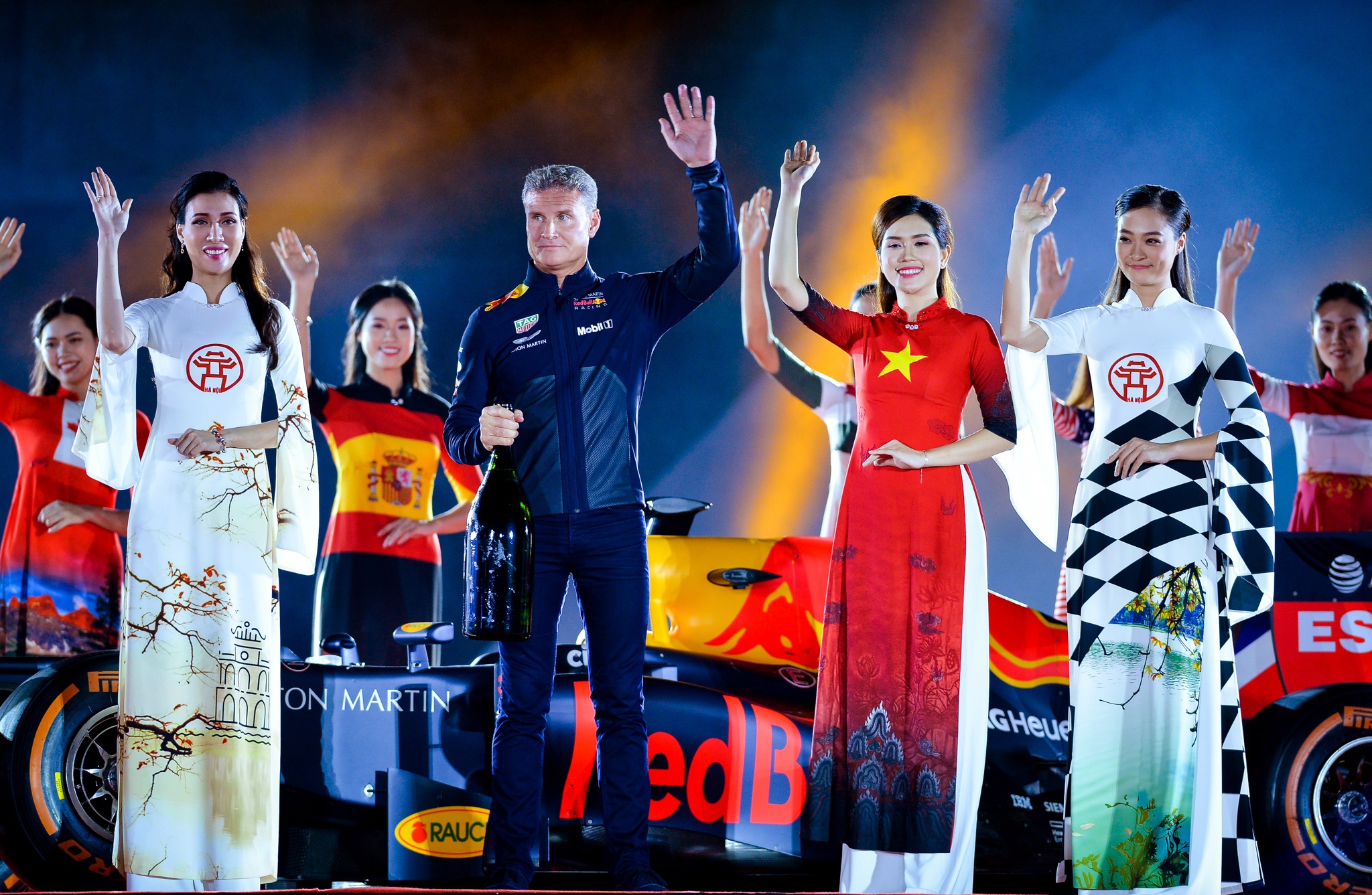 Xe dua cong thuc mot xuat hien o hoang thanh thang long anh 8