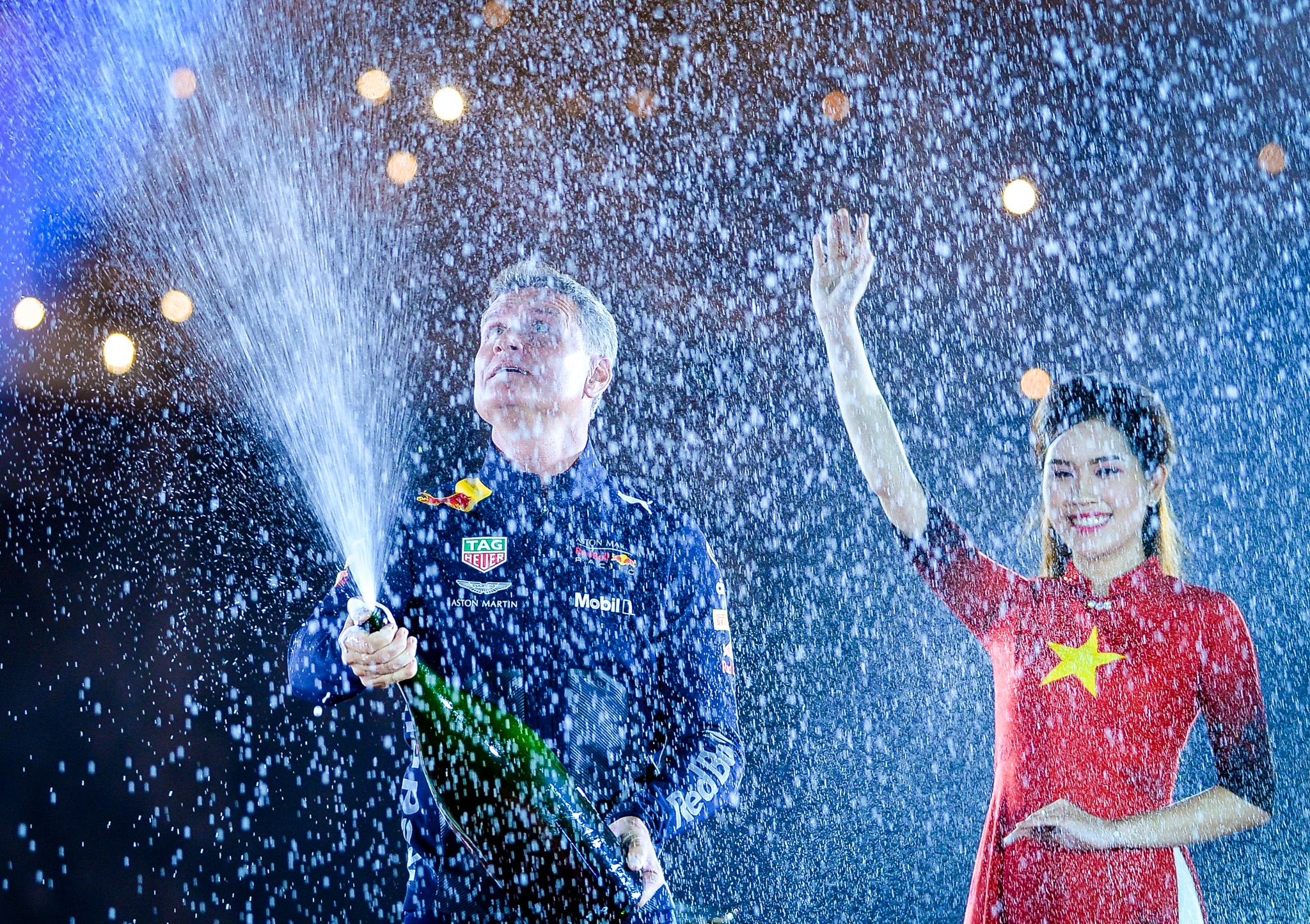 Xe dua cong thuc mot xuat hien o hoang thanh thang long anh 9