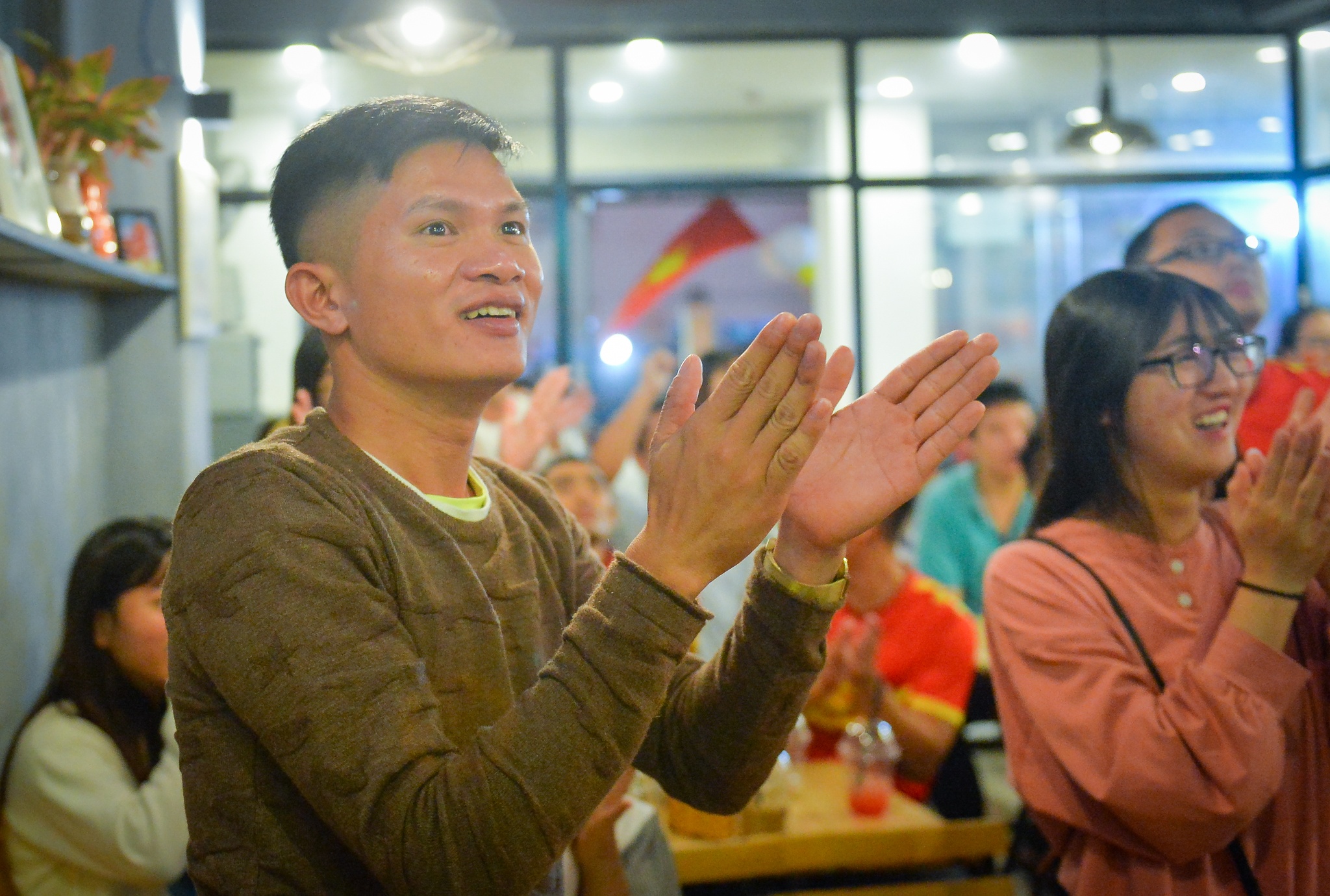 Co dong vien an mung chien thang 3 sao anh 8