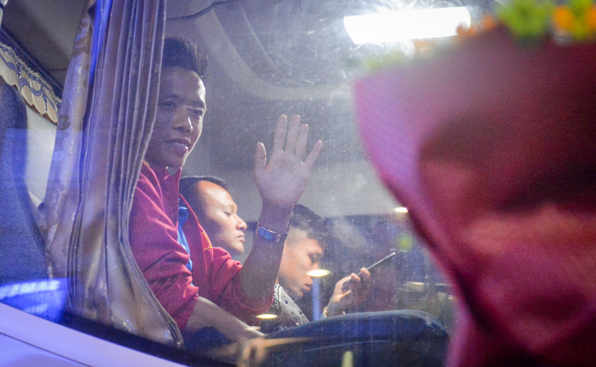 Quang Hai tuoi cuoi khi tro ve Viet Nam anh 9