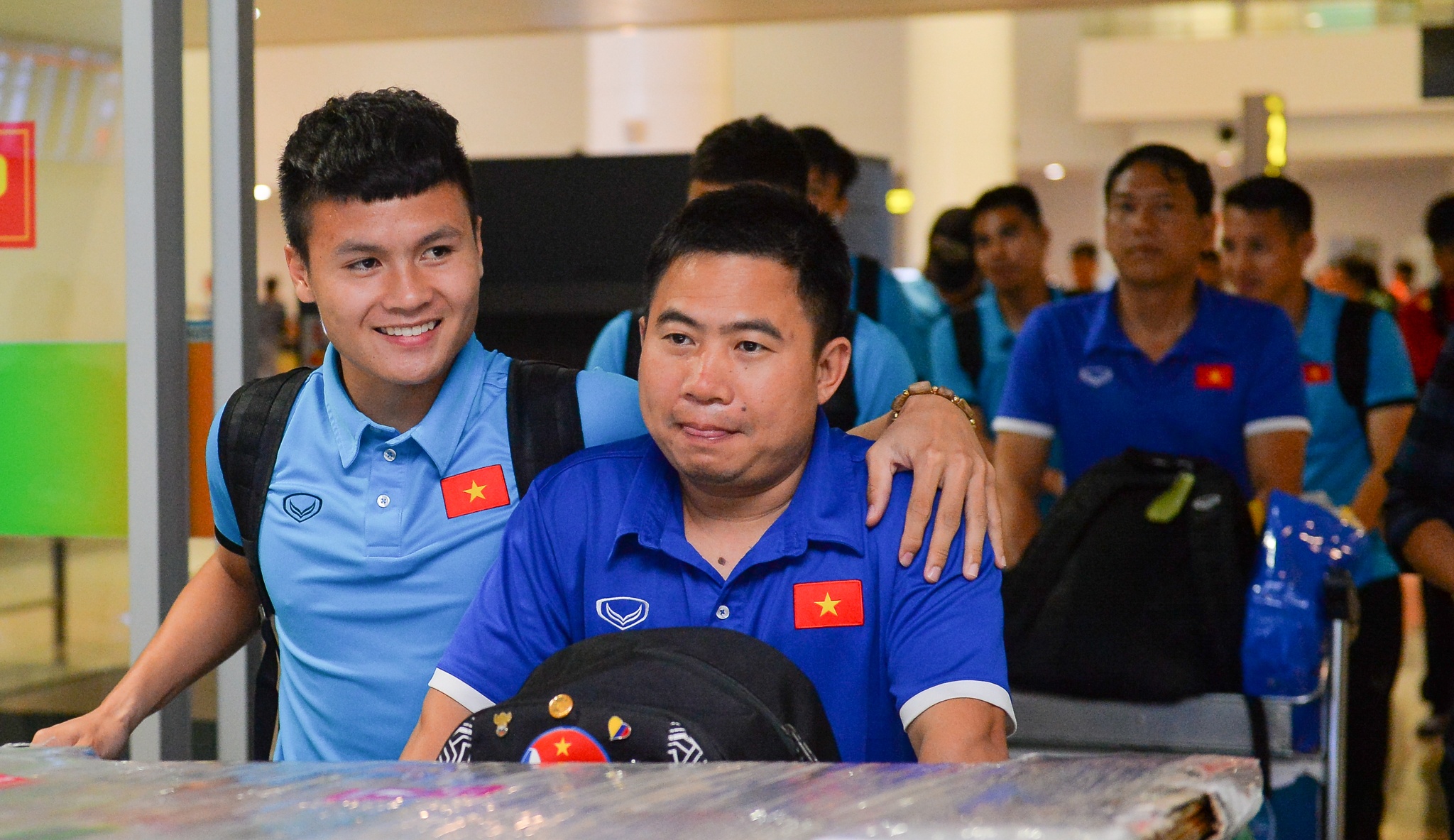 Quang Hai tuoi cuoi khi tro ve Viet Nam anh 2