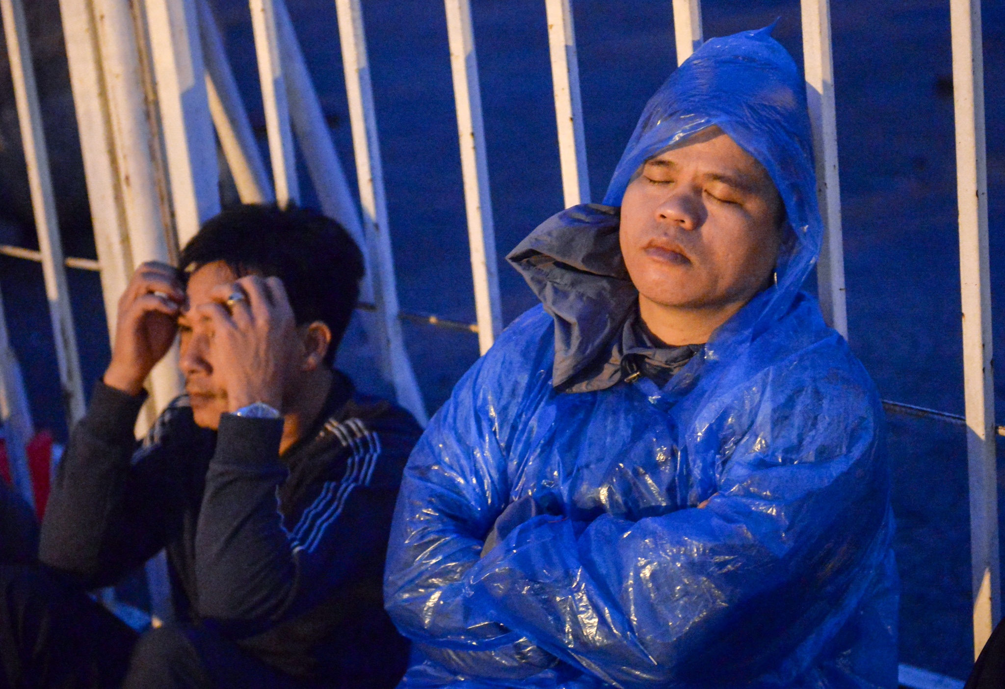 chen lan mua ve xem aff cup anh 15