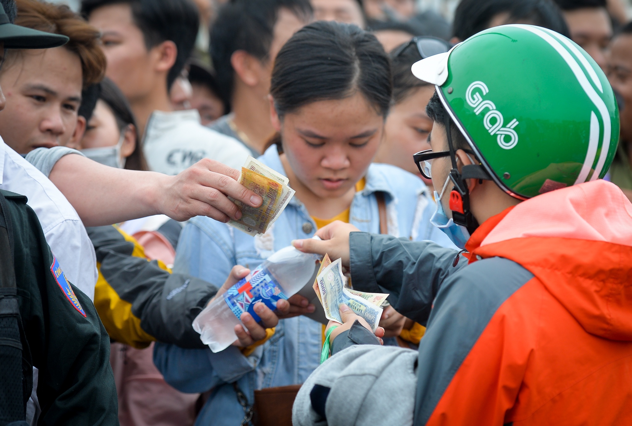 Gia ve cho den xem AFF Cup cao gap 4 lan anh 3