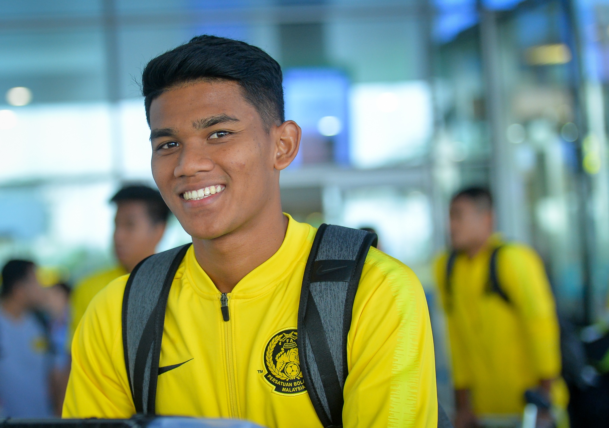 Xe buyt cho doi Malaysia suyt bo quen nguoi anh 2