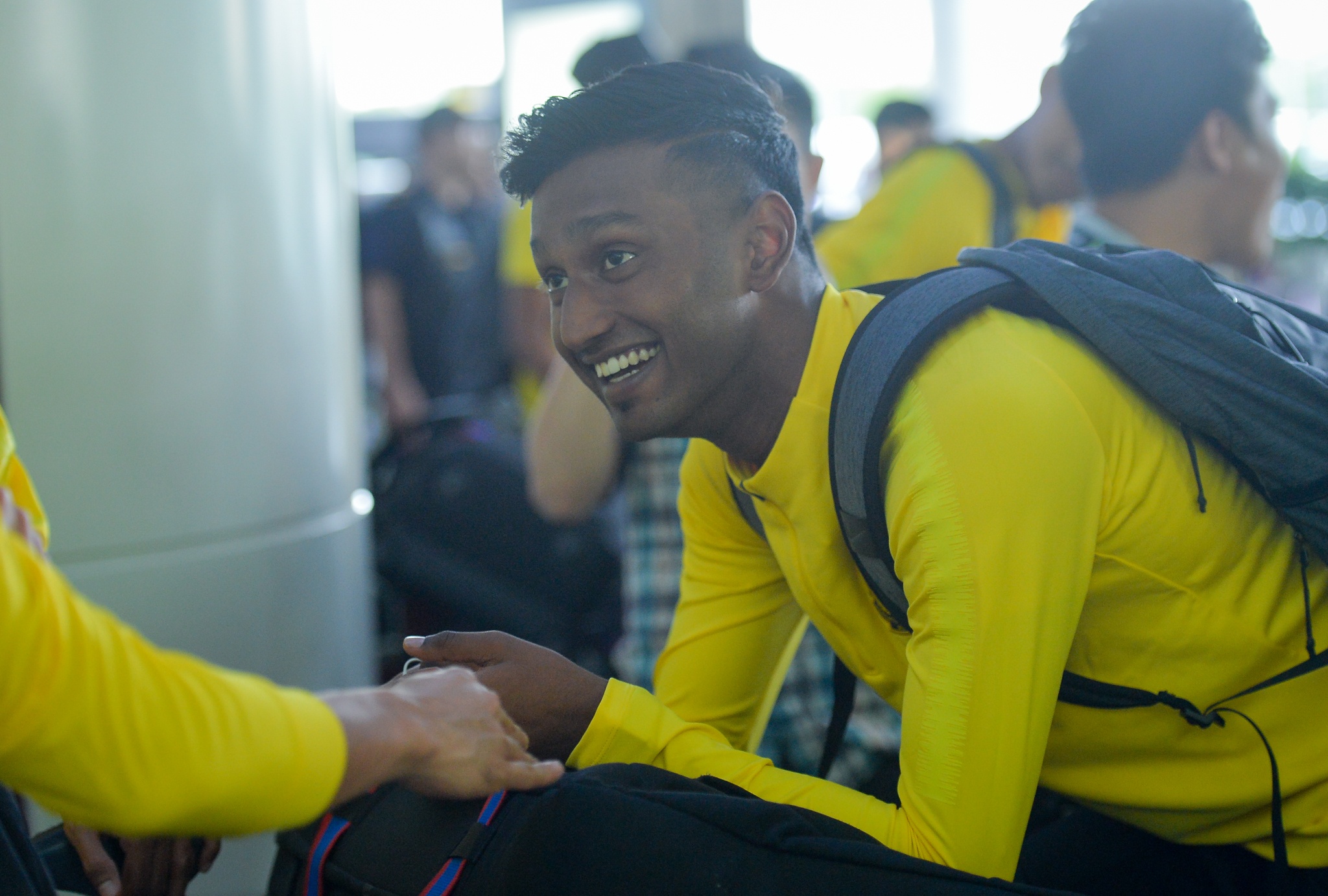 Xe buyt cho doi Malaysia suyt bo quen nguoi anh 5