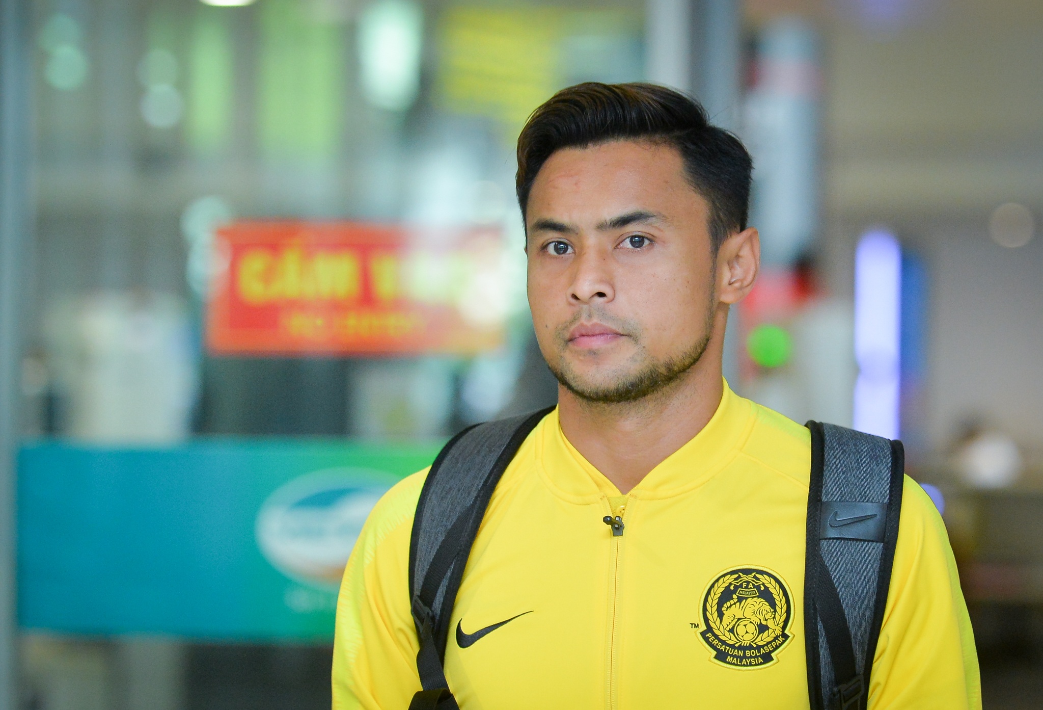 Xe buyt cho doi Malaysia suyt bo quen nguoi anh 9