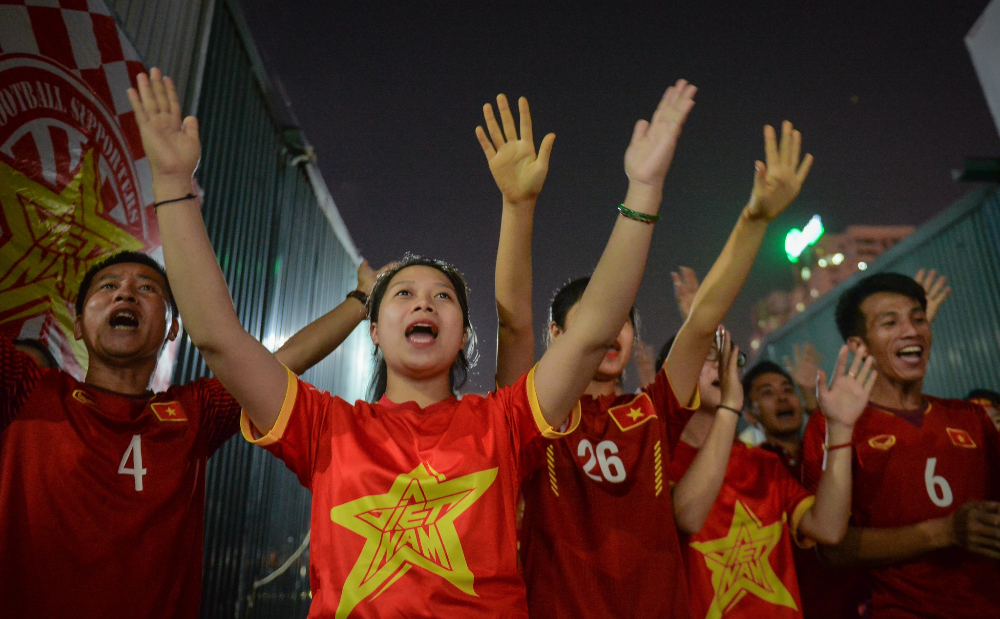 Co dong vien thot tim truoc tinh huong nguy hiem cua Myanmar hinh anh