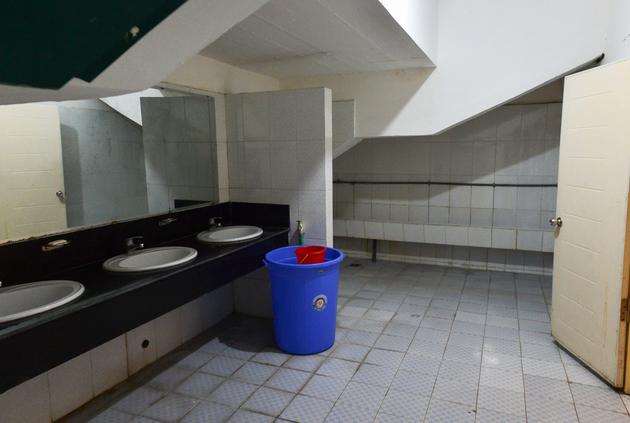 San Hang Day xuong cap anh 12