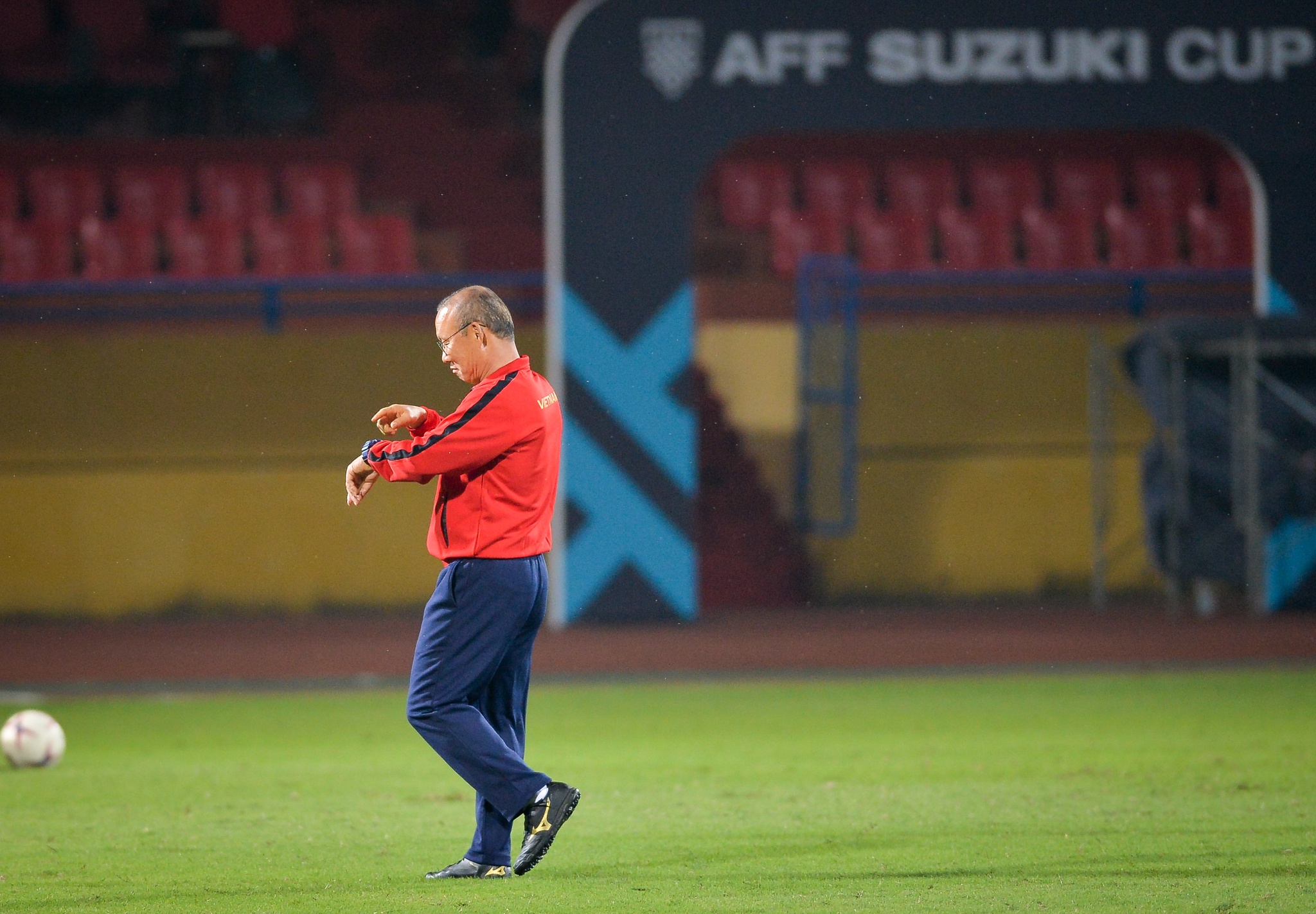 Van Hau vui ve truoc khi doi dau doi tuyen Campuch anh 10