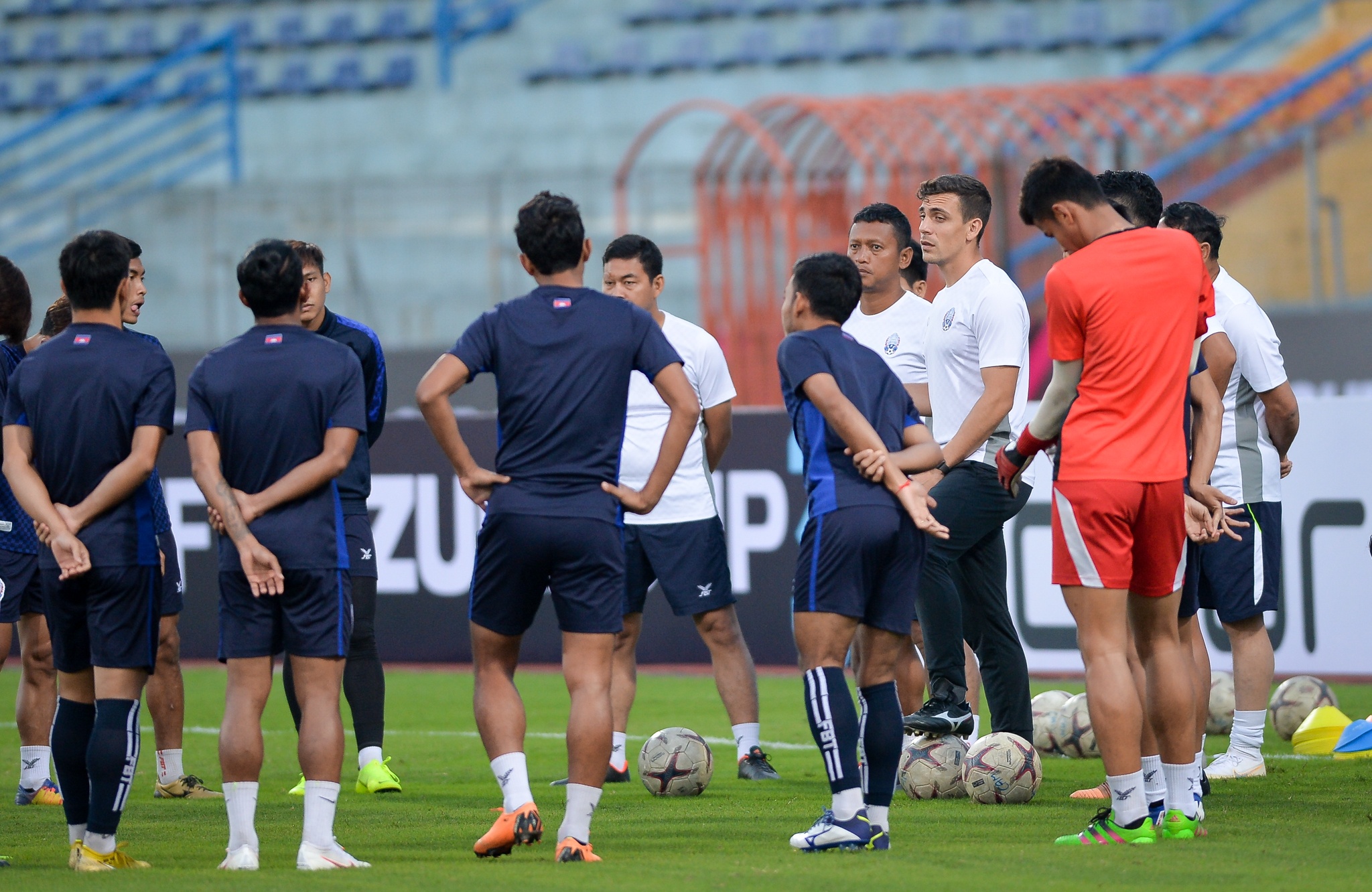 messi campuchia, anh 2