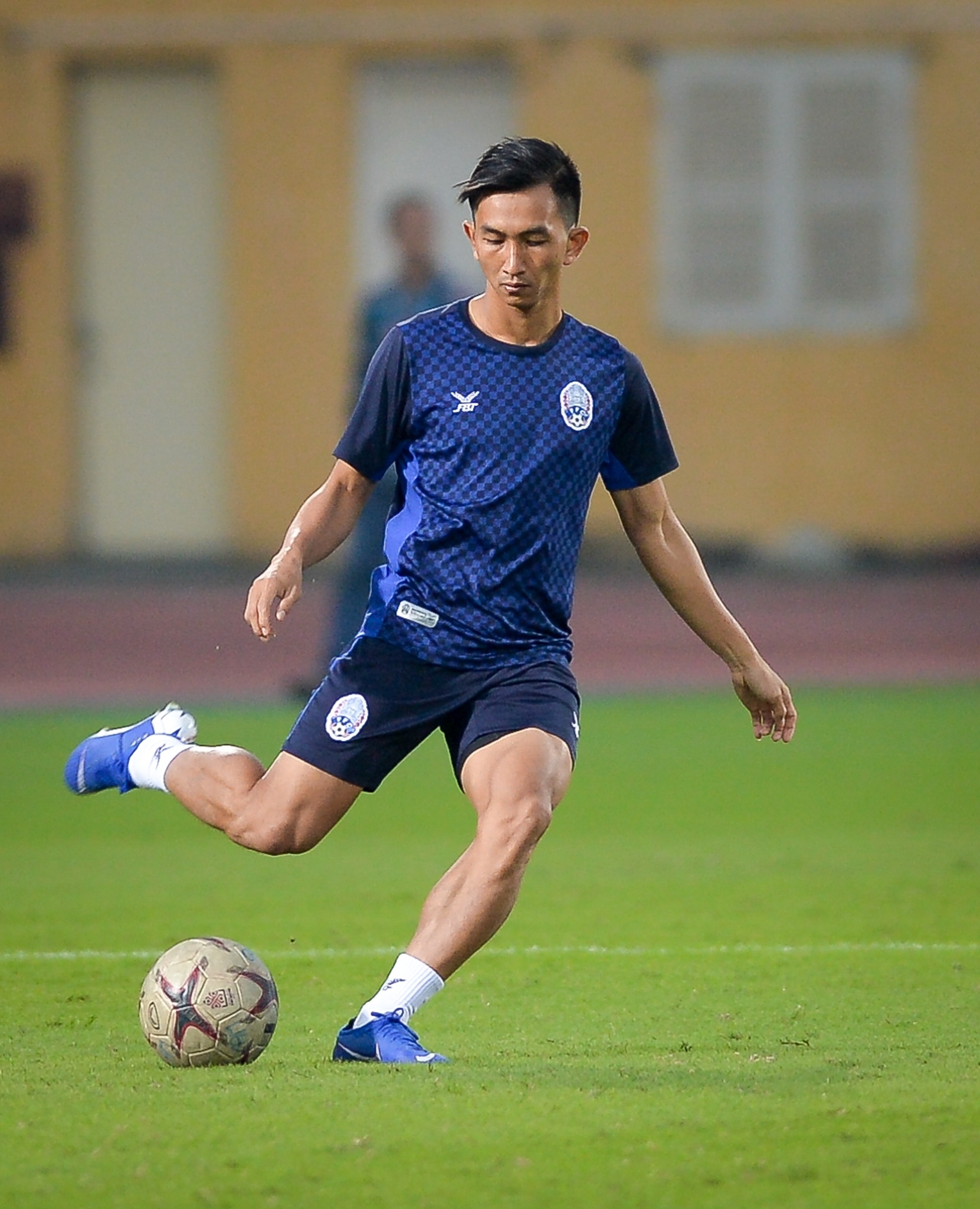 messi campuchia, anh 5