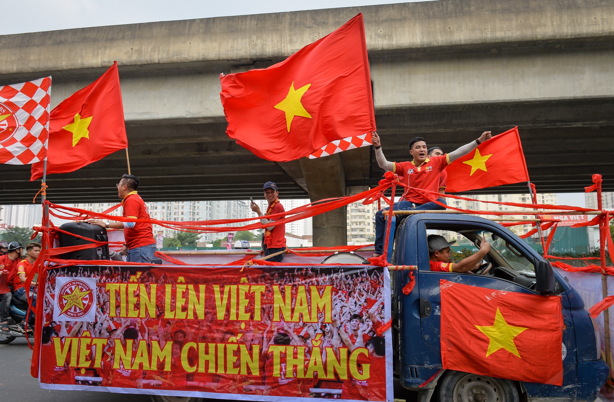 co dong vien dieu hanh truoc tran Campuchia anh 2