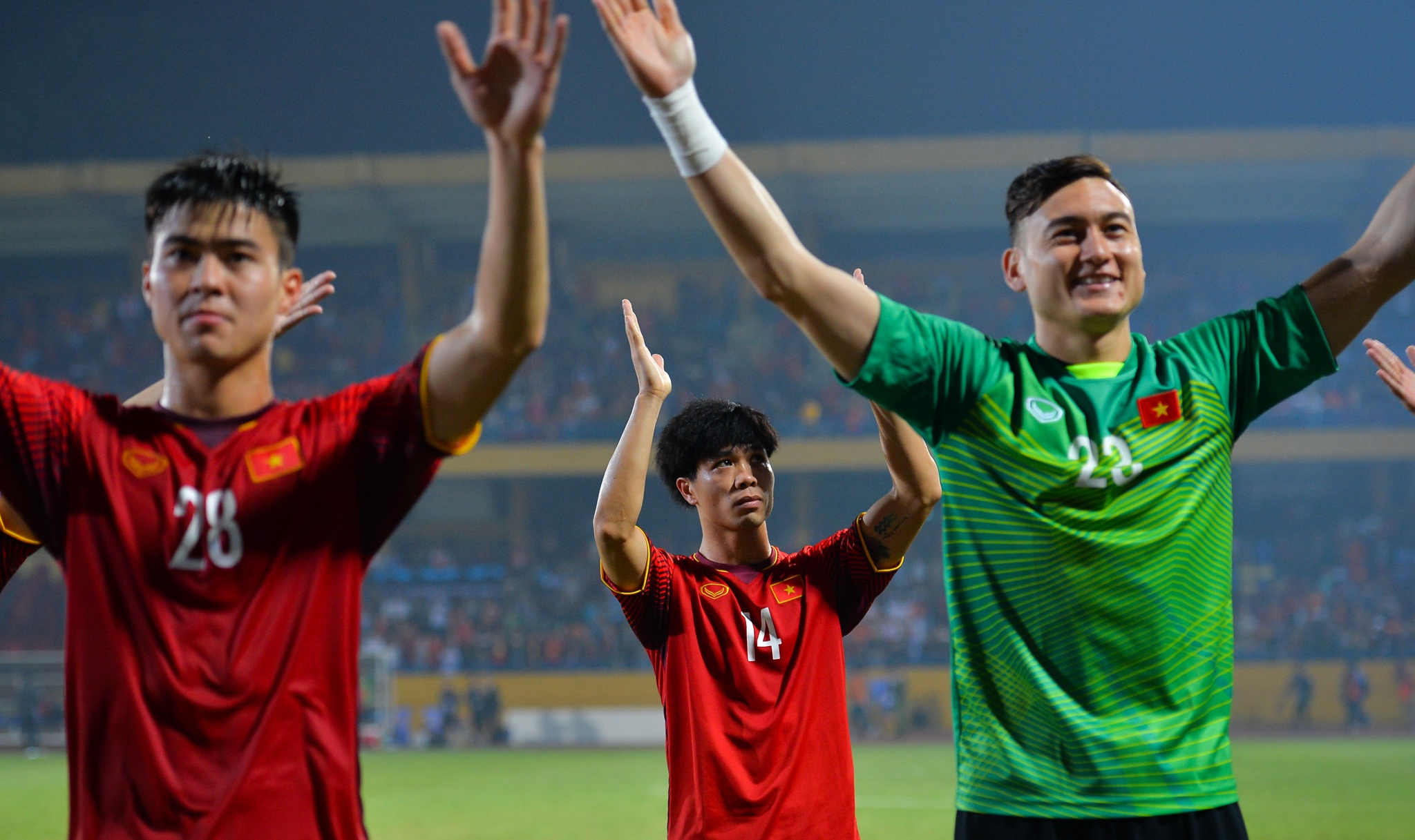 Bo 3 trung ve om lay nhau anh 4