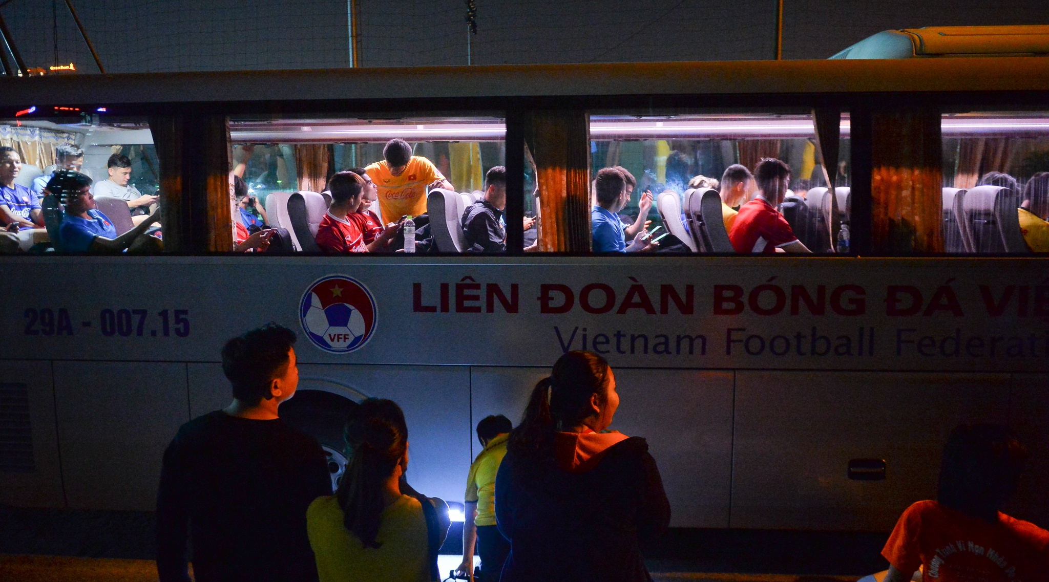 Van Toan duoc fan tang qua anh 1