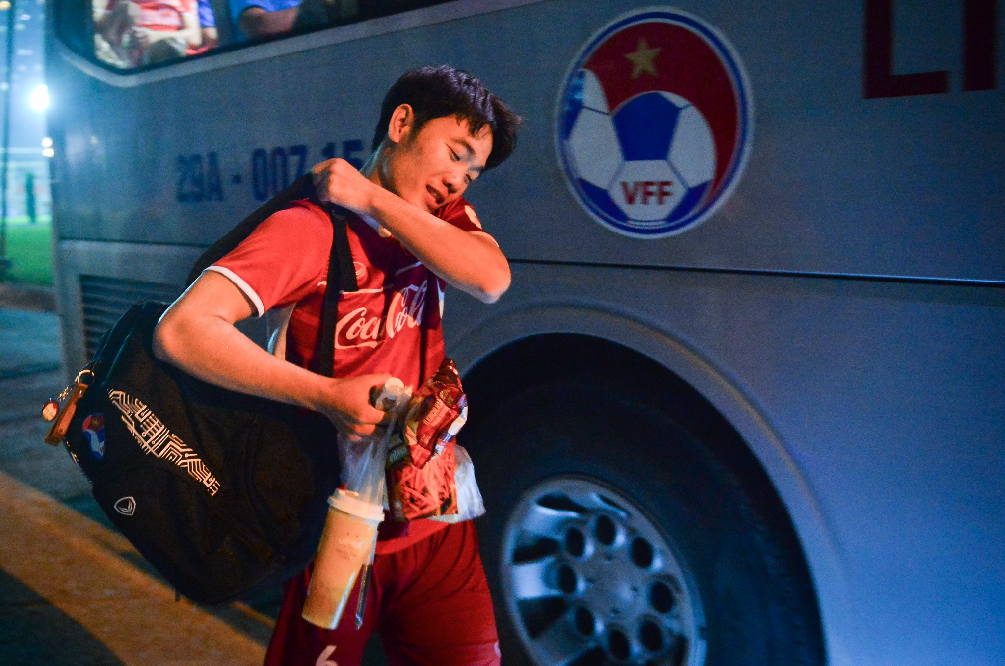 Van Toan duoc fan tang qua anh 6